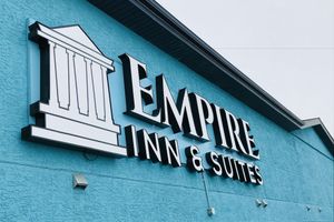 Alojamiento - Empire Inn & Suites