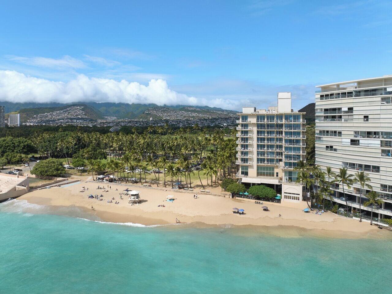 Varios Kaimana Beach Hotel