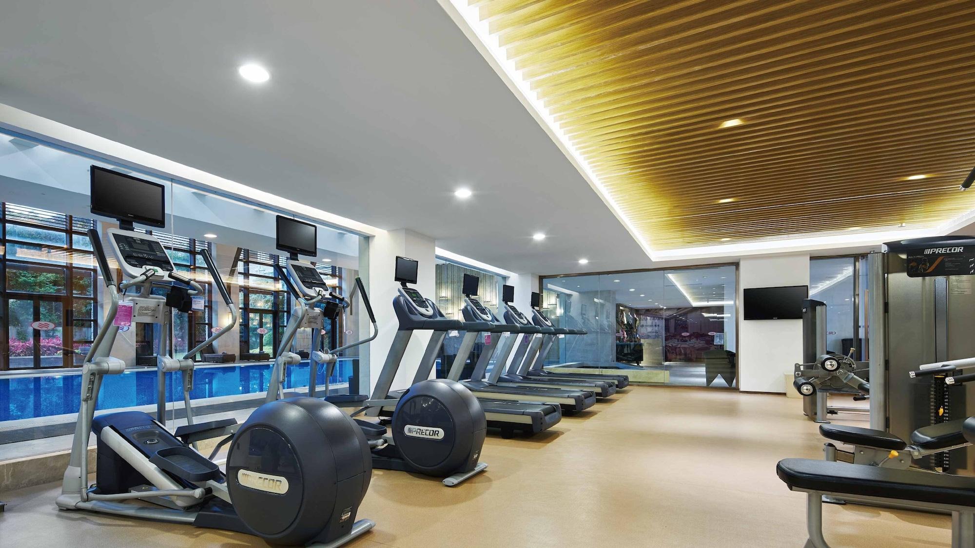 Gimnasio Crowne Plaza Hailing Island by IHG