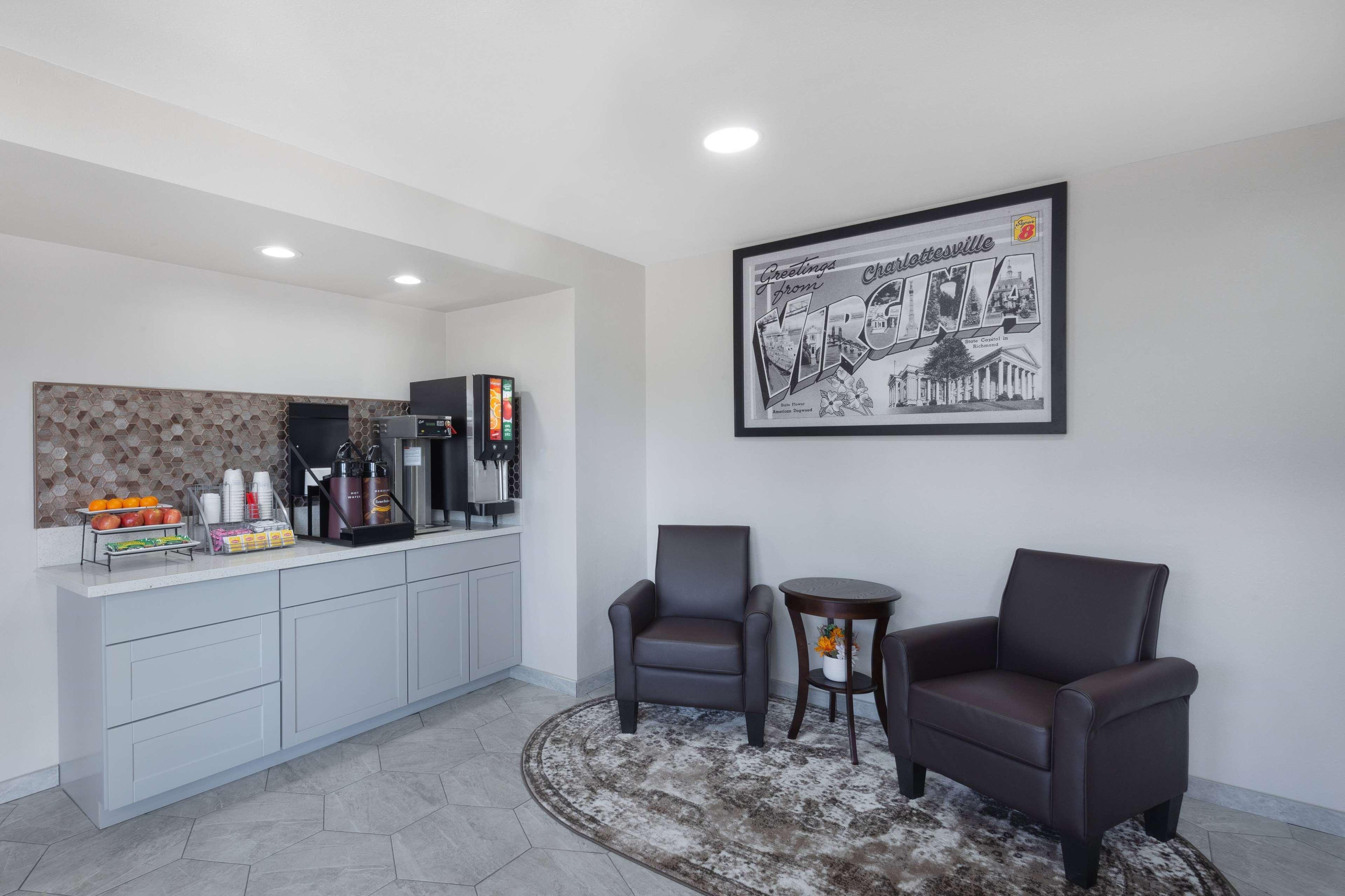 Restaurant Super 8 by Wyndham Charlottesville