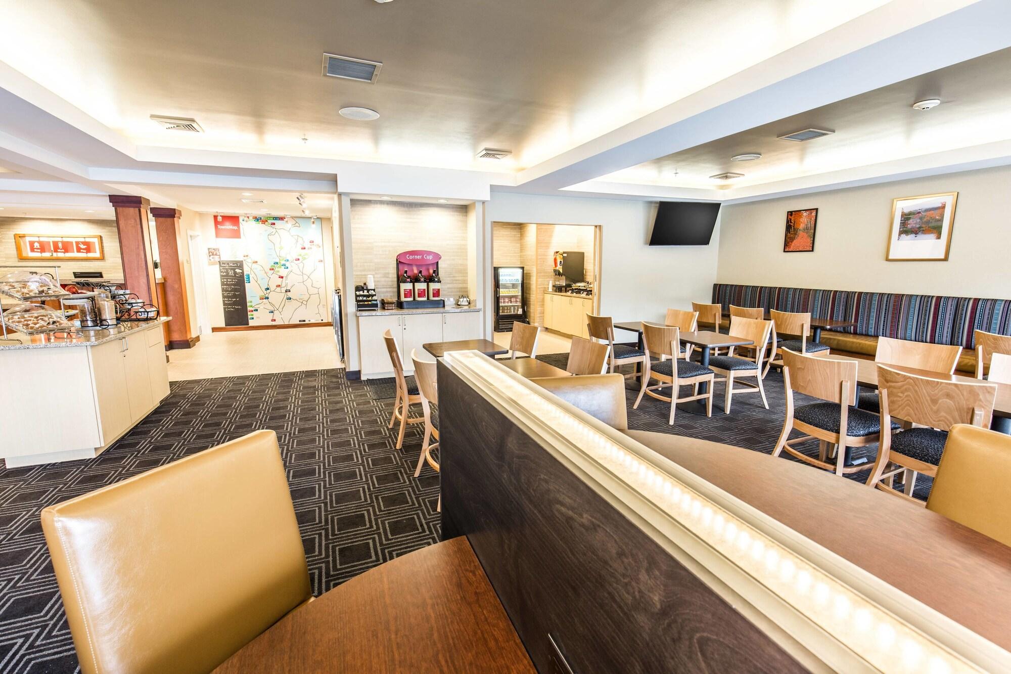 Restaurant TownePlace Suites by Marriott Gilford