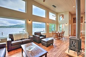 Alquiler Vacacional - Lake Whatcom House w/ Private Hot Tub + Dock