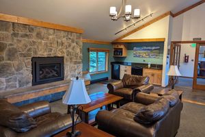 Alquiler Vacacional - Sleeps 7- King Primary, Queen Loft, Full Size Bunk Beds + twin, 2 Full Bathrooms