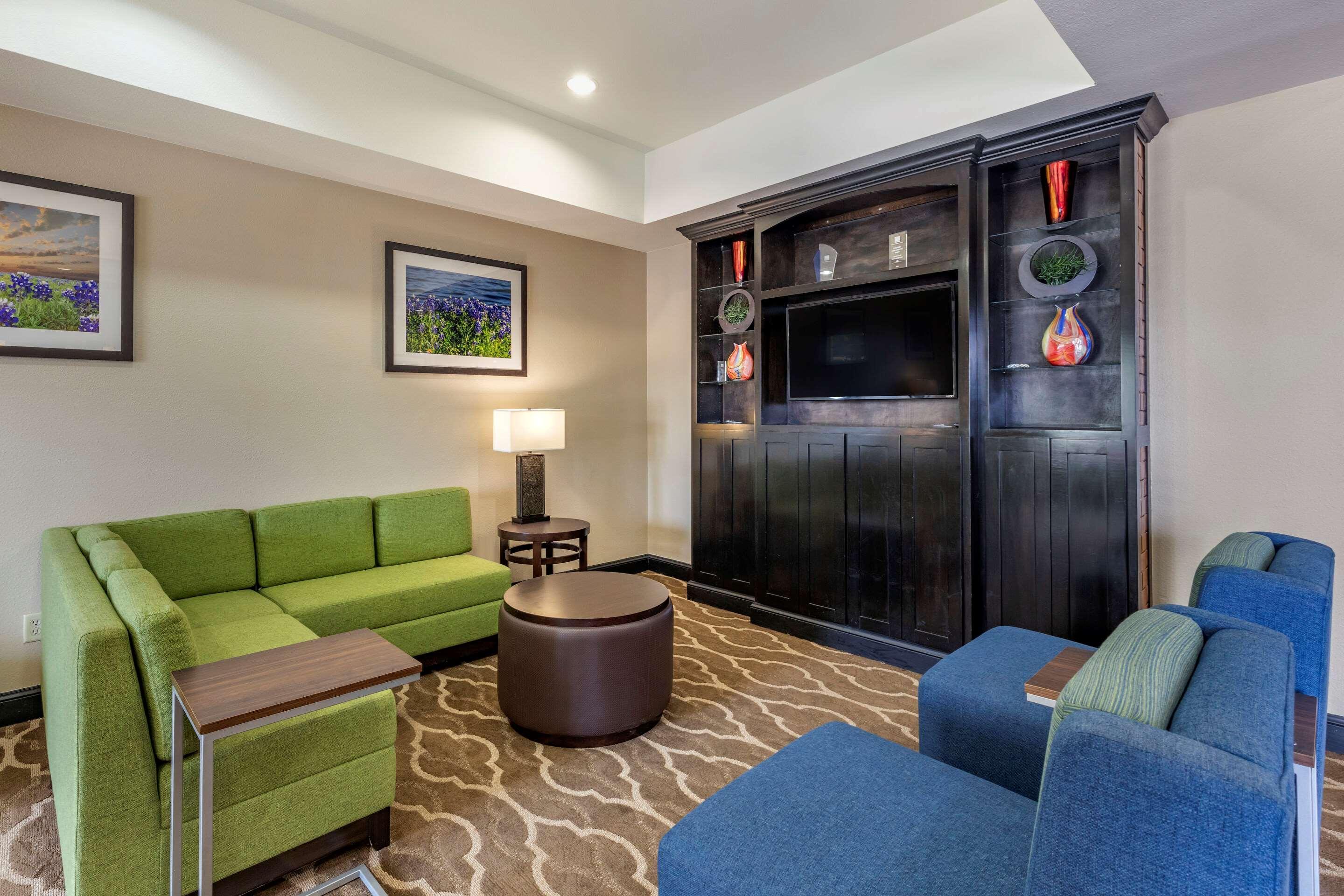Vista Lobby Comfort Inn & Suites Paris