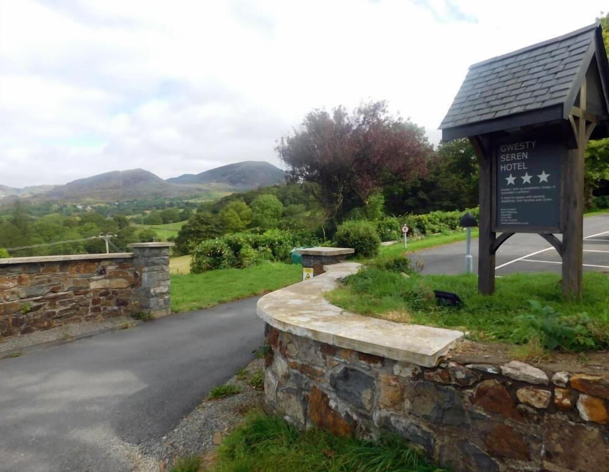 Vista Exterior Gwesty Seren Hotel