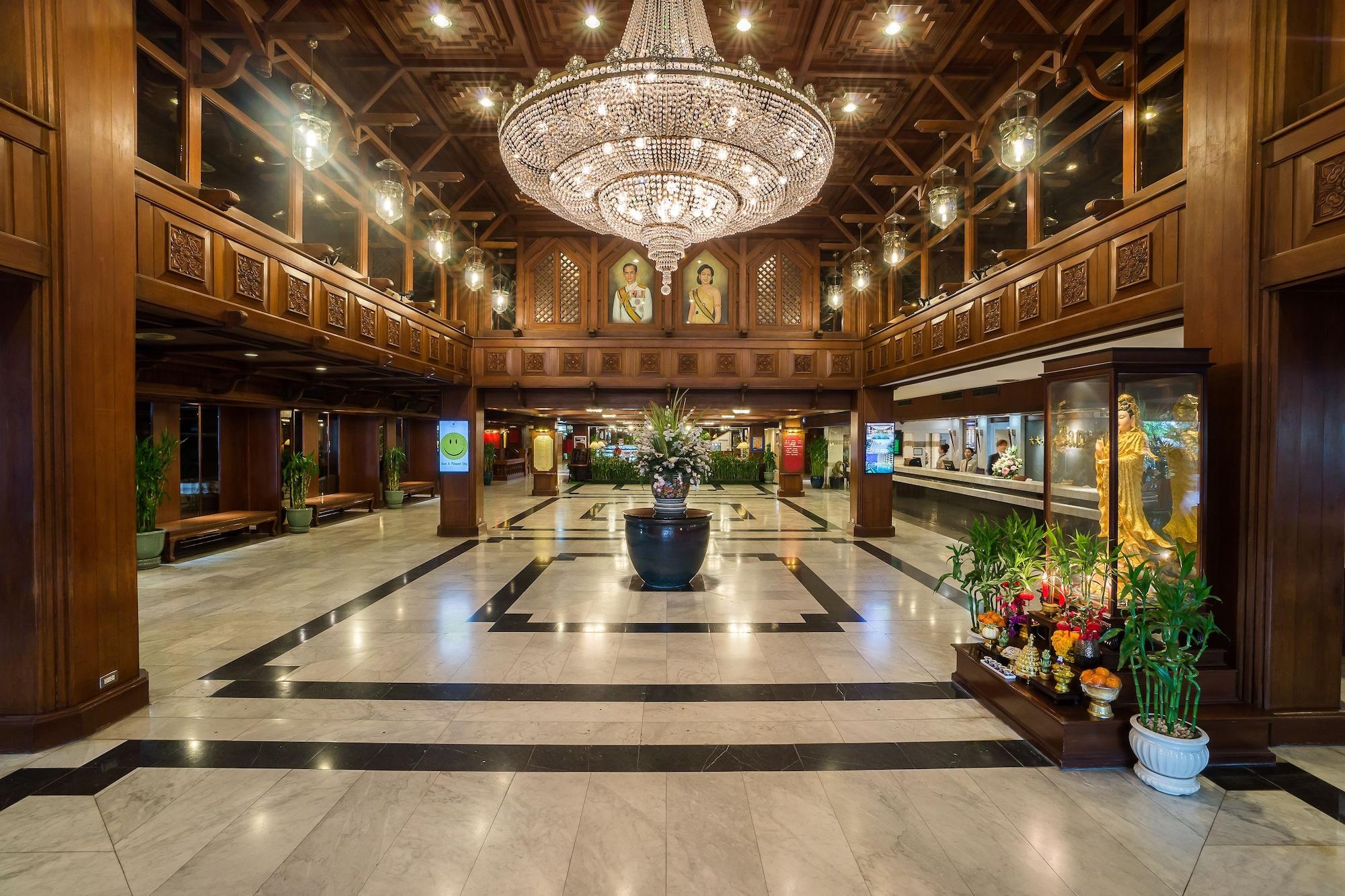Vista Lobby Bangkok Palace Hotel