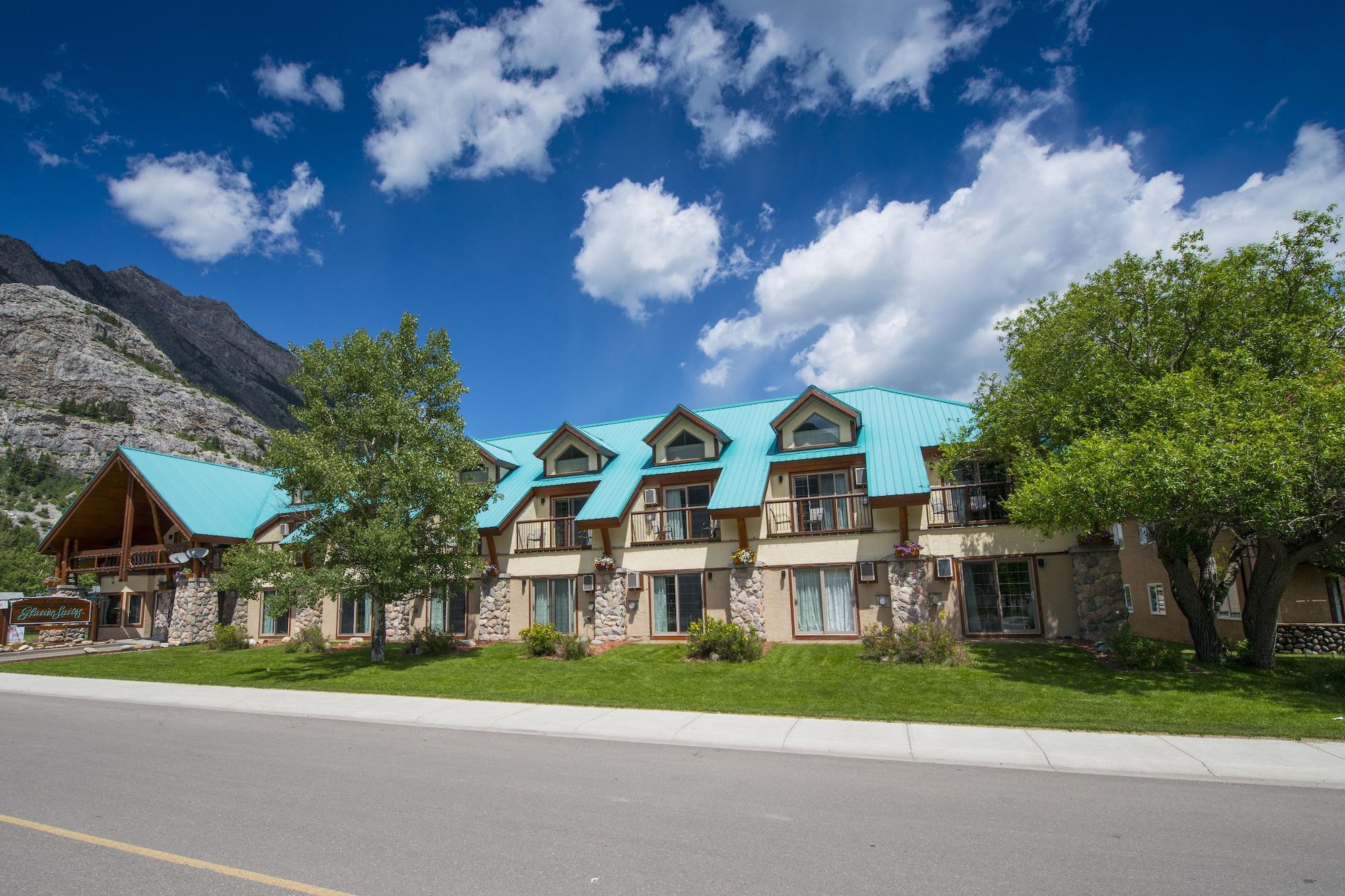 Vista Exterior Waterton Glacier Suites