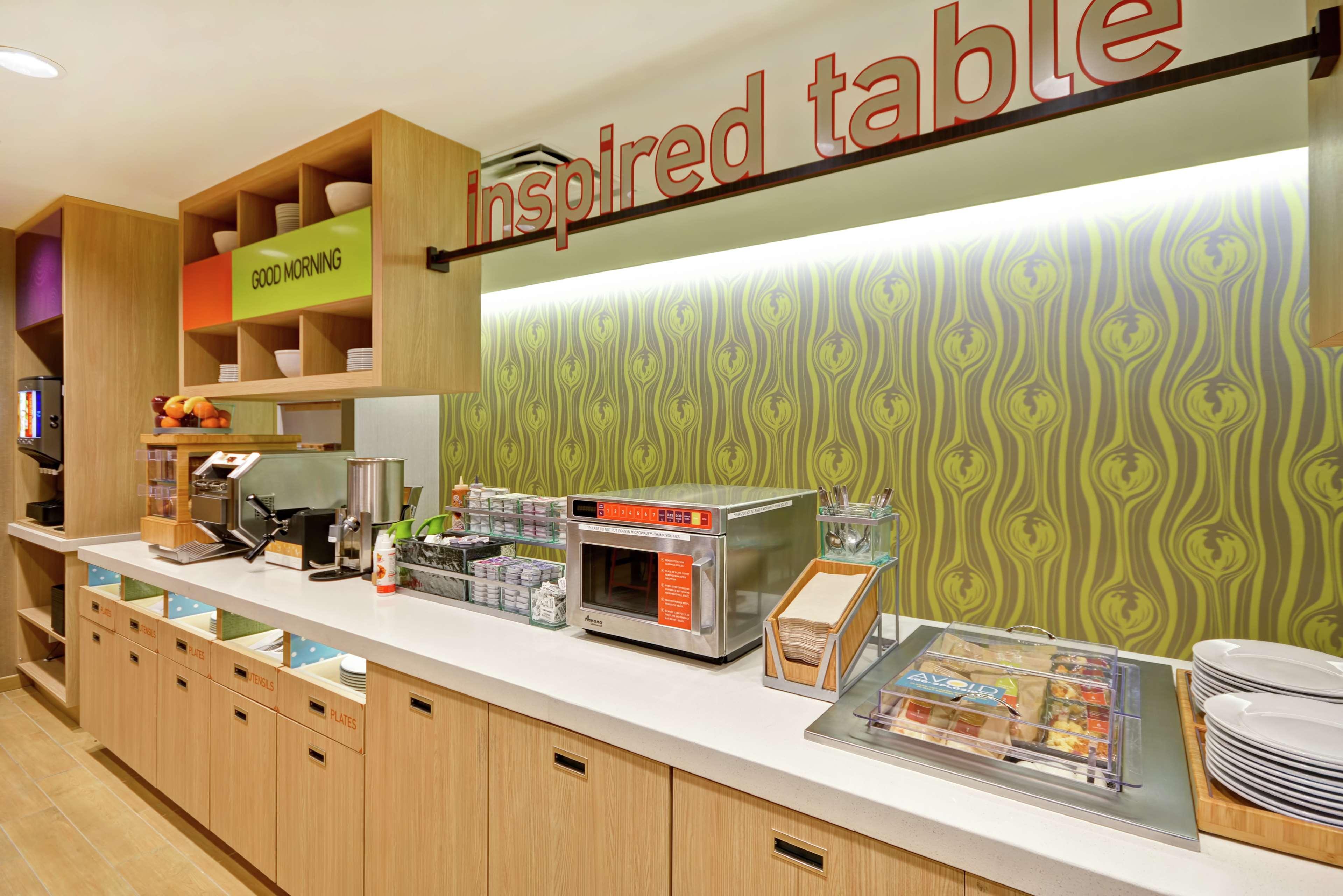 Restaurant Home2 Suites by Hilton at the Galleria