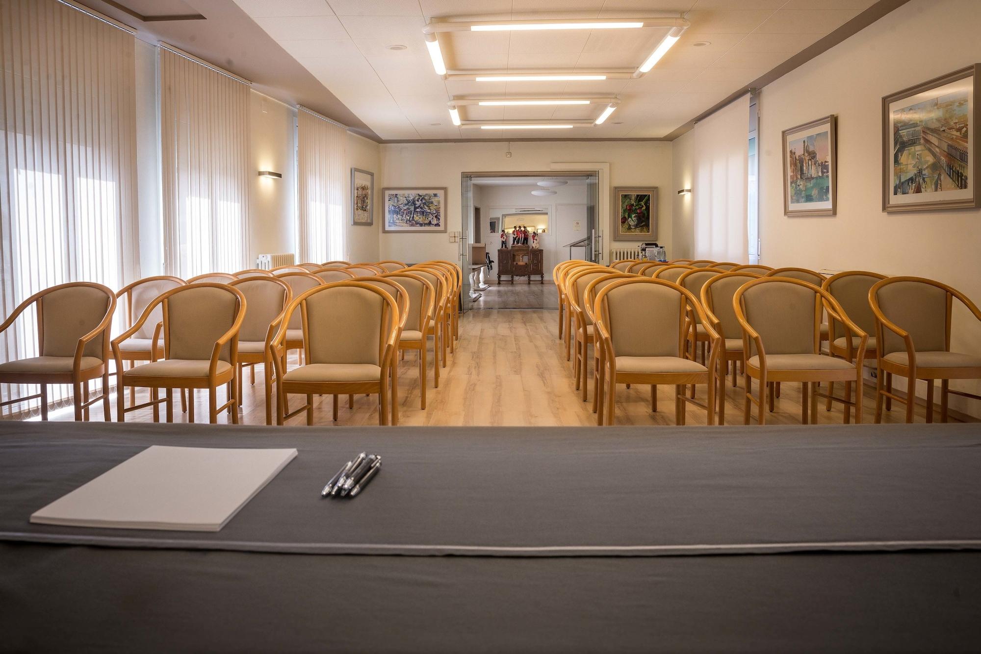 Sala de Reuniones Hotel Pirineo Figueres by Pierre and Vacances