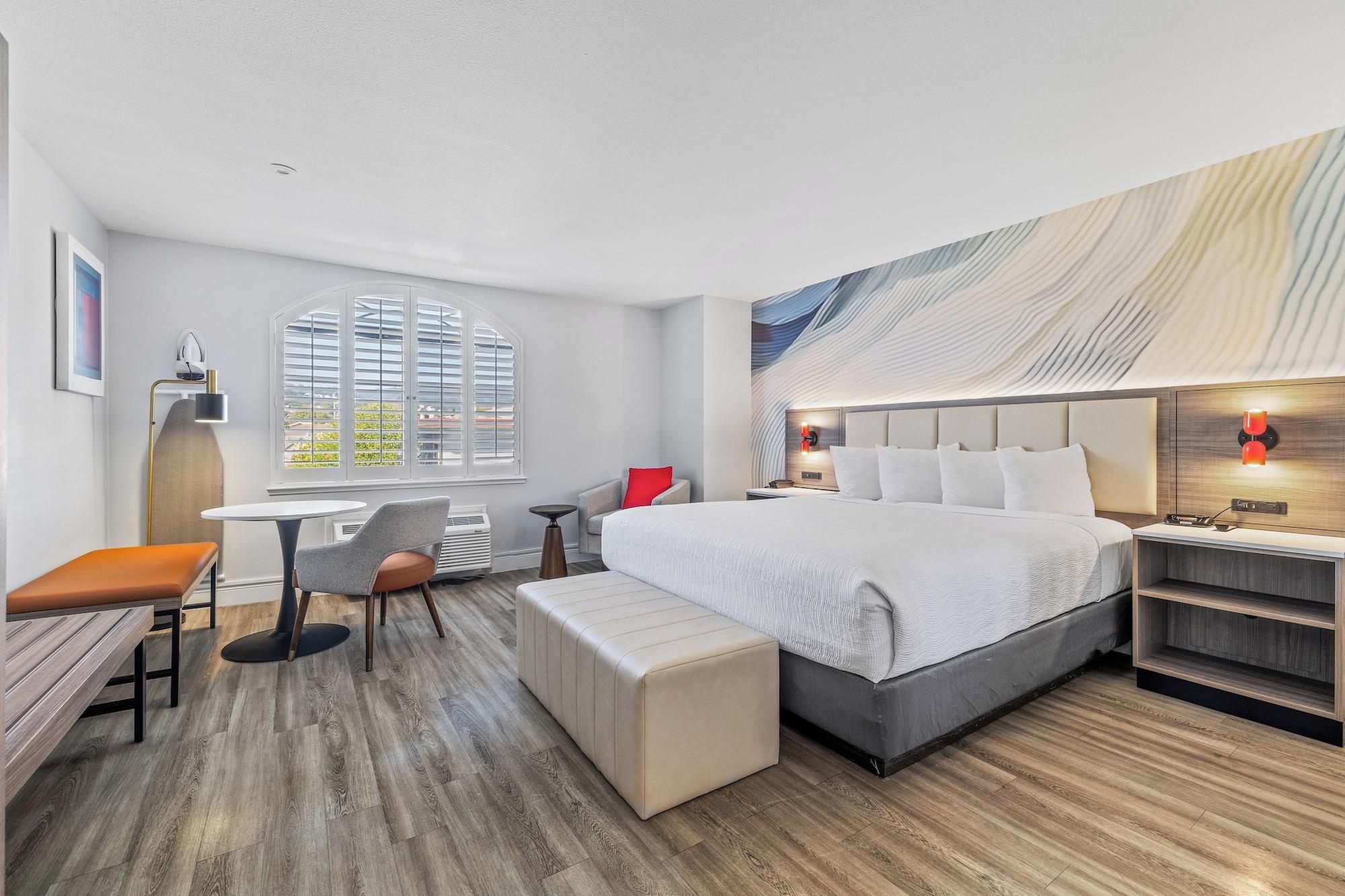 Varios Hotel Skye SFO