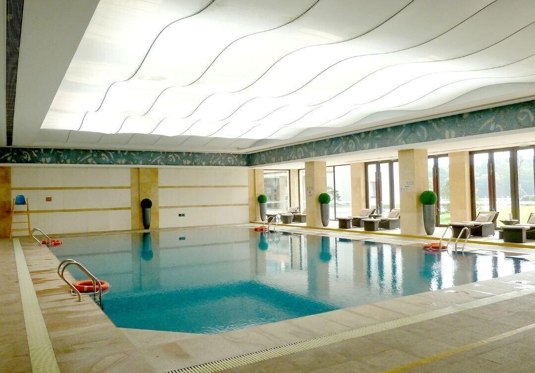 Vista Piscina Ondine Oriental International Hotel