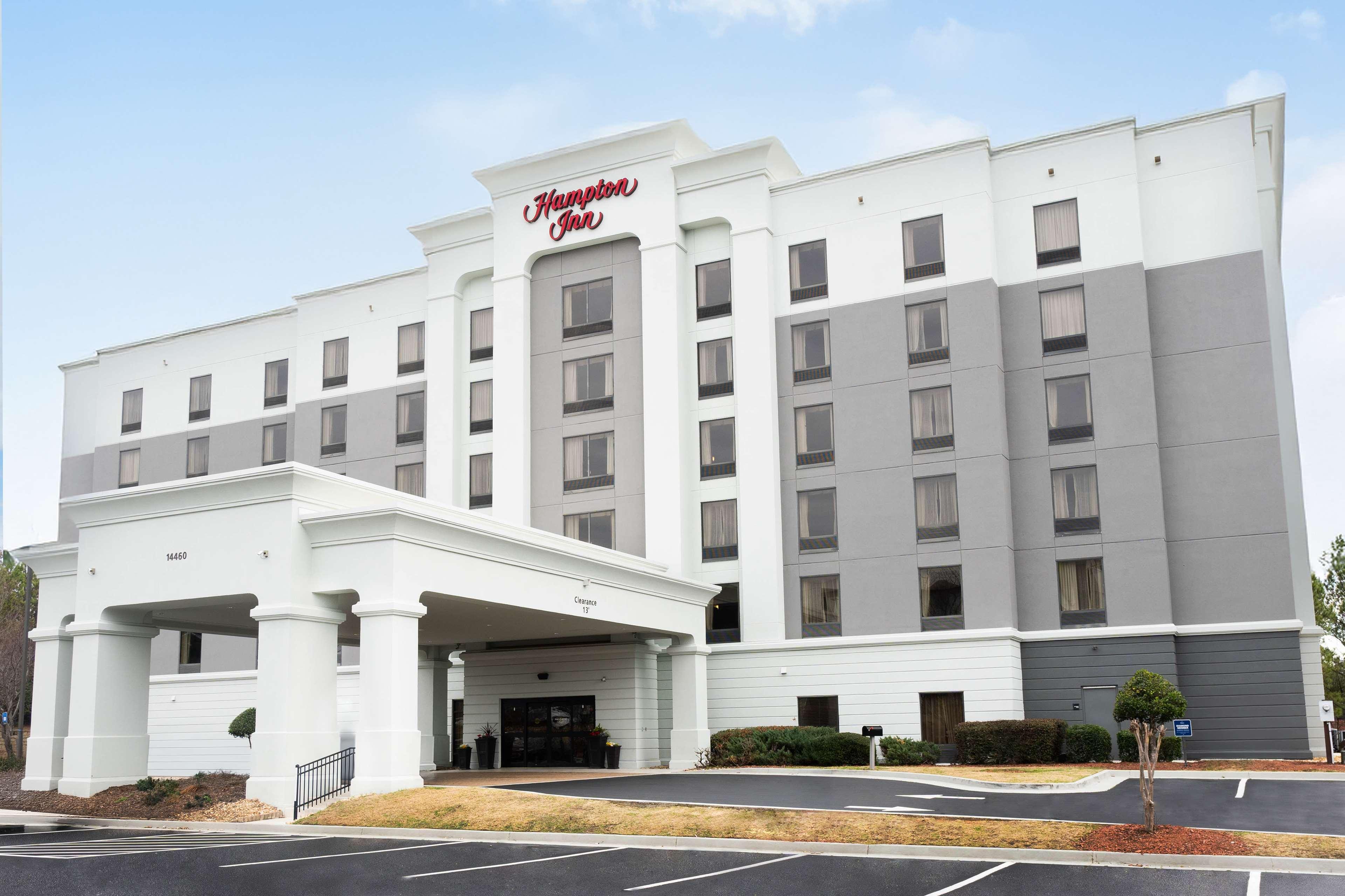 Vista Exterior Hampton Inn Covington, GA