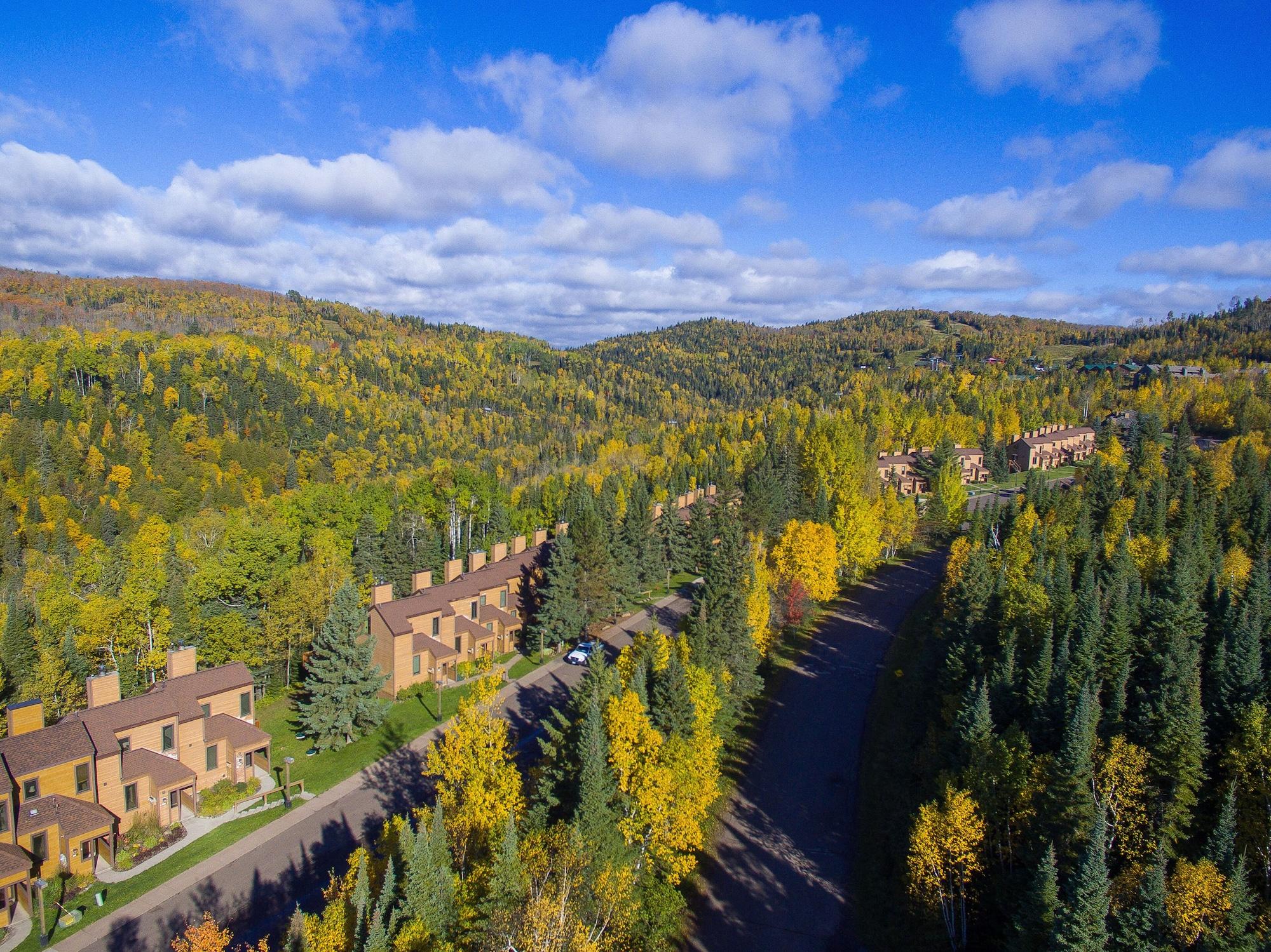 Vista da fachada Caribou Highlands Lodge