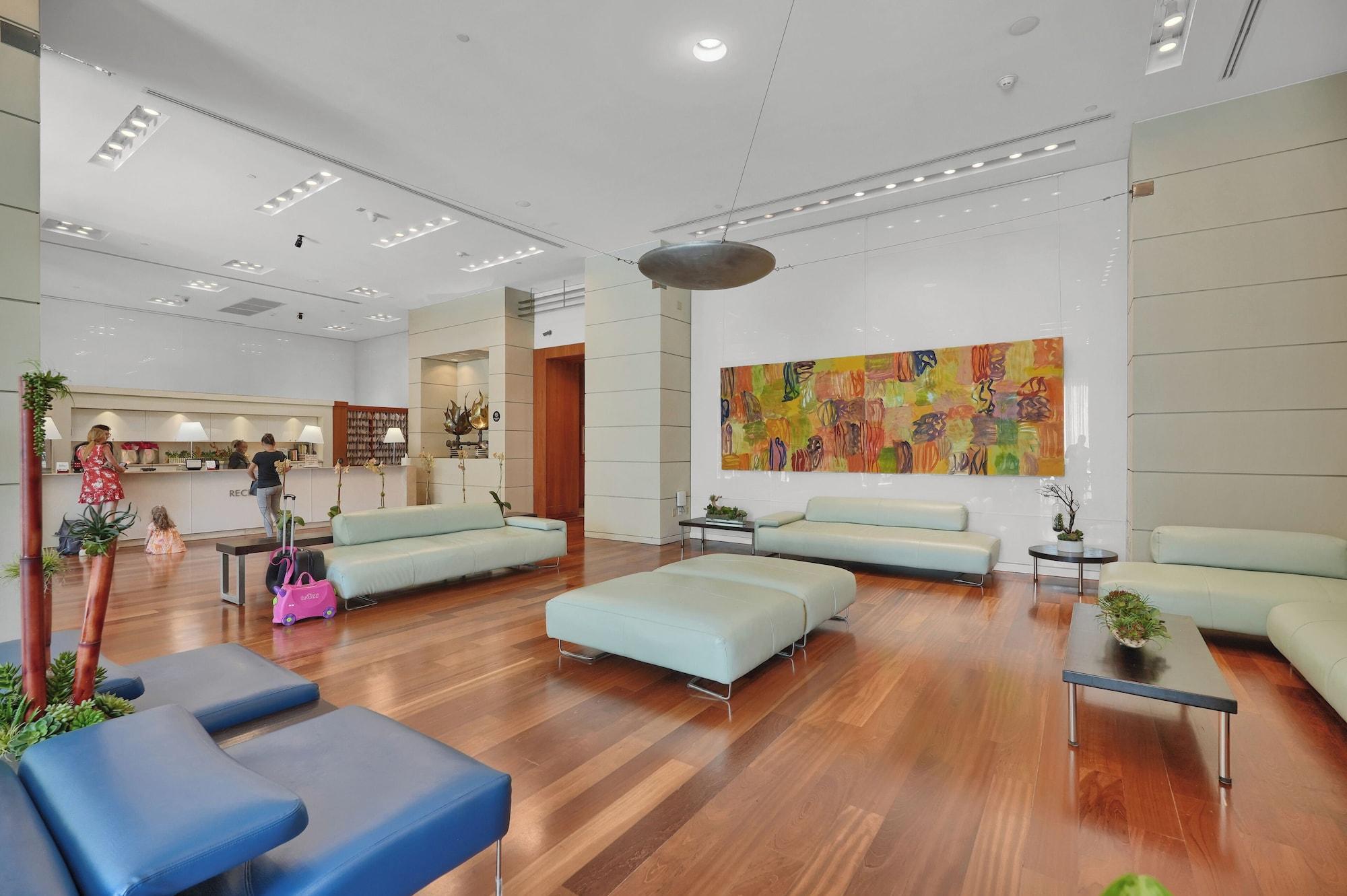 Vista Lobby Glamorous Bay View Studio in the Grove