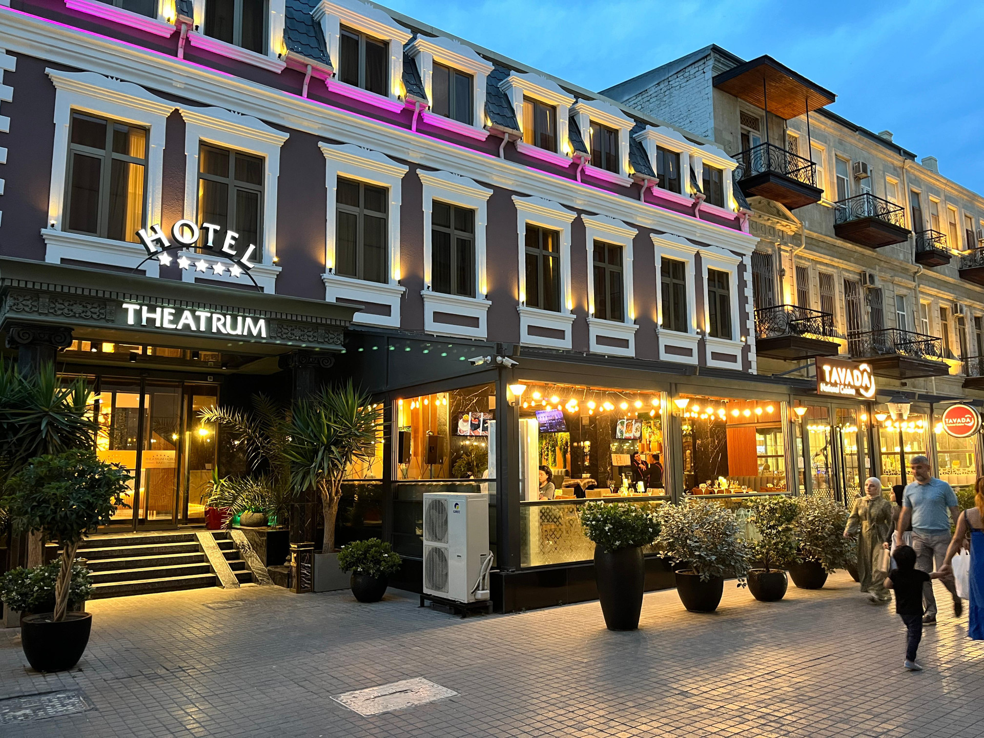 Vista Exterior Theatrum Hotel Baku