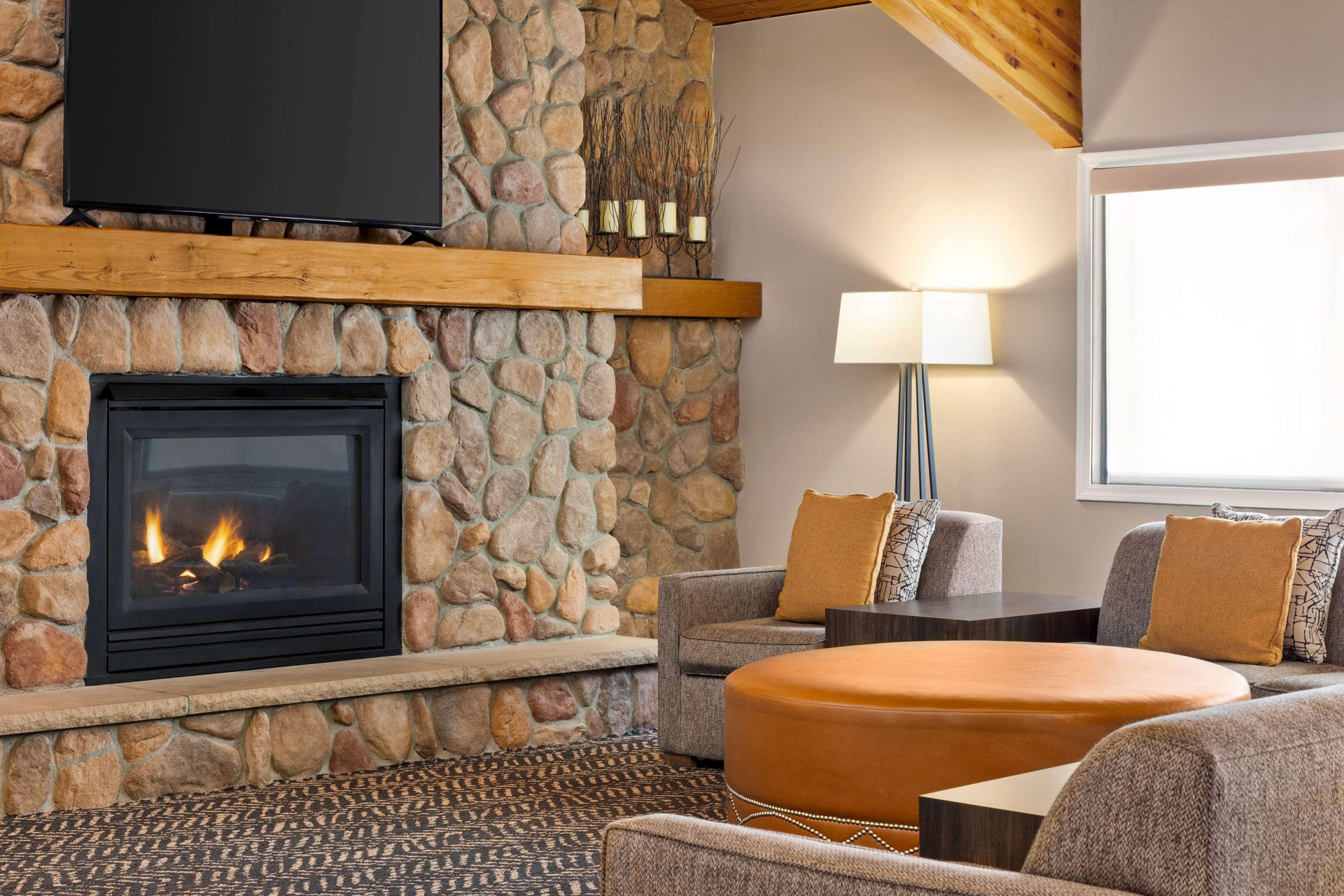 Vista Lobby AmericInn by Wyndham Baudette