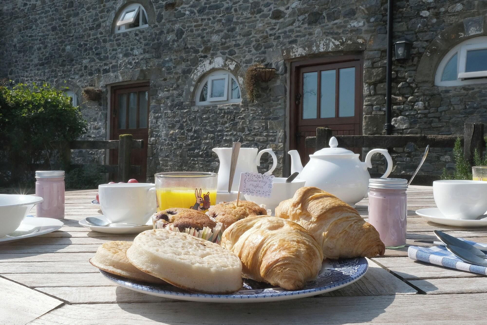 Varios Henllys Estate B&B