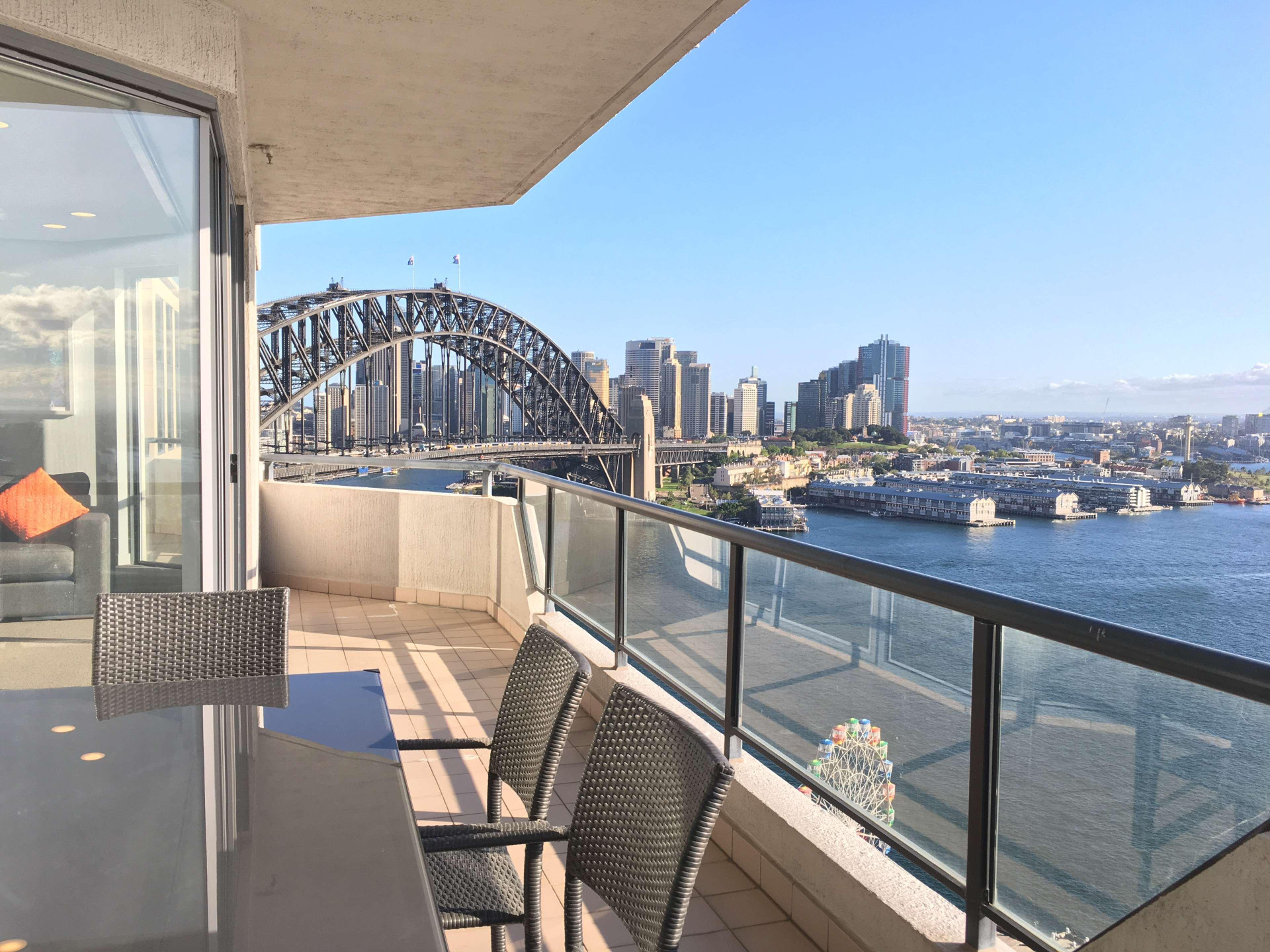 Vista Exterior Milson Serviced Apartments