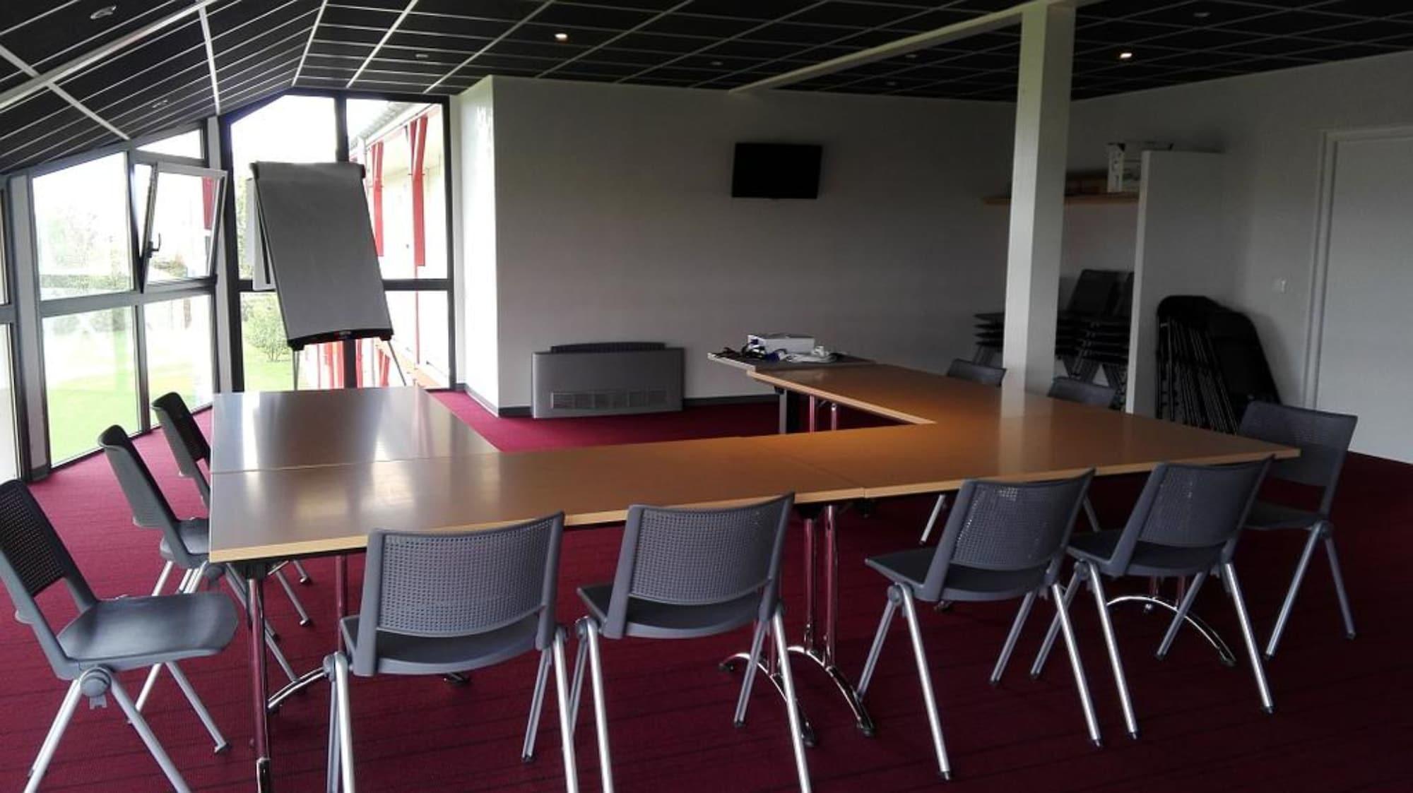 Sala de Reuniones FastHotel Montmarault - Auberge du Grand Champ