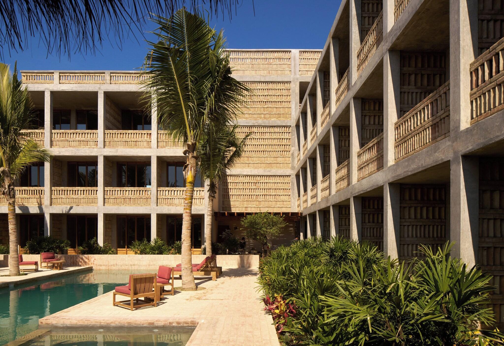Vista Piscina Hotel Humano