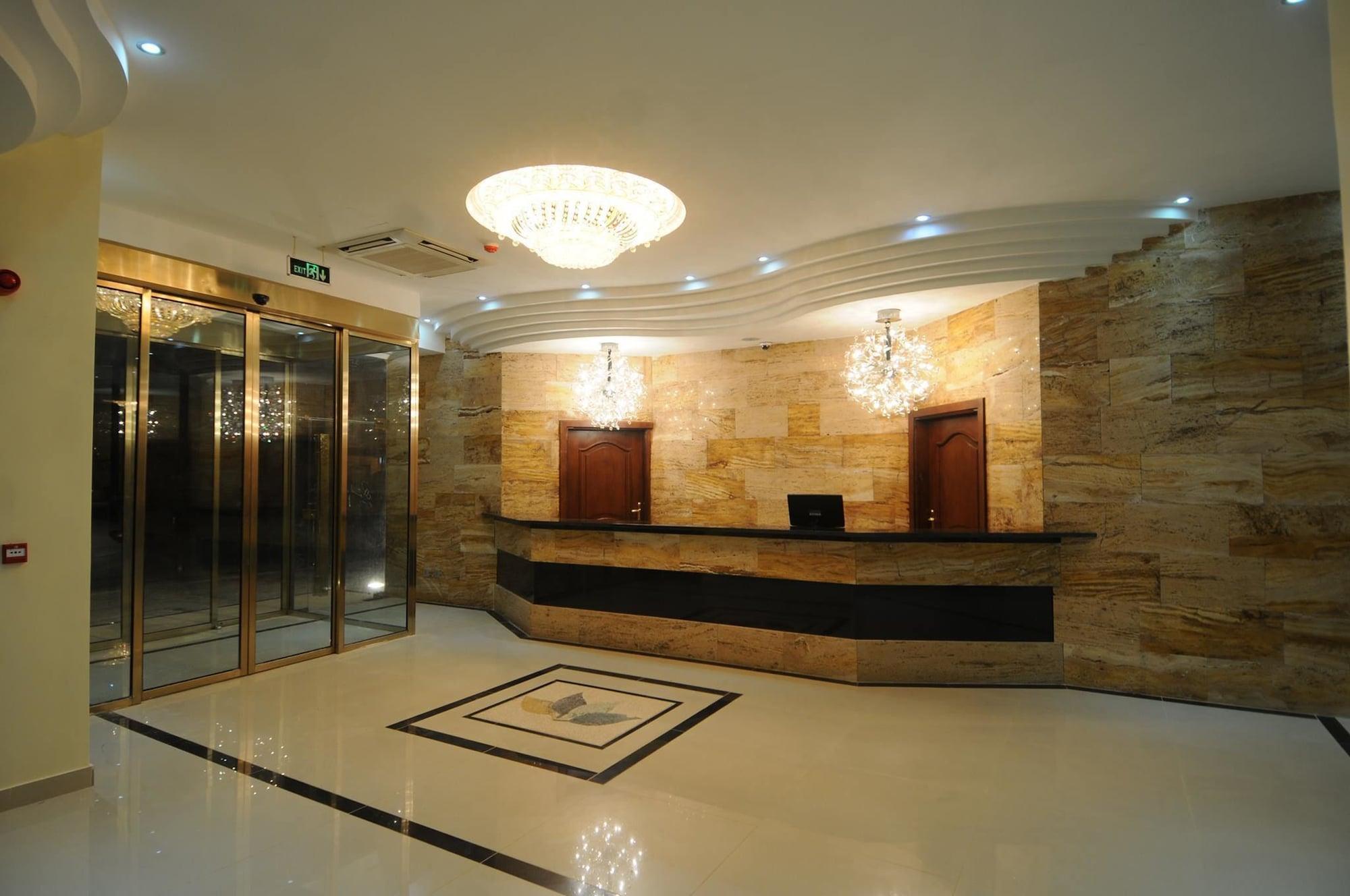 Vista Lobby Tetra Tree Hotel