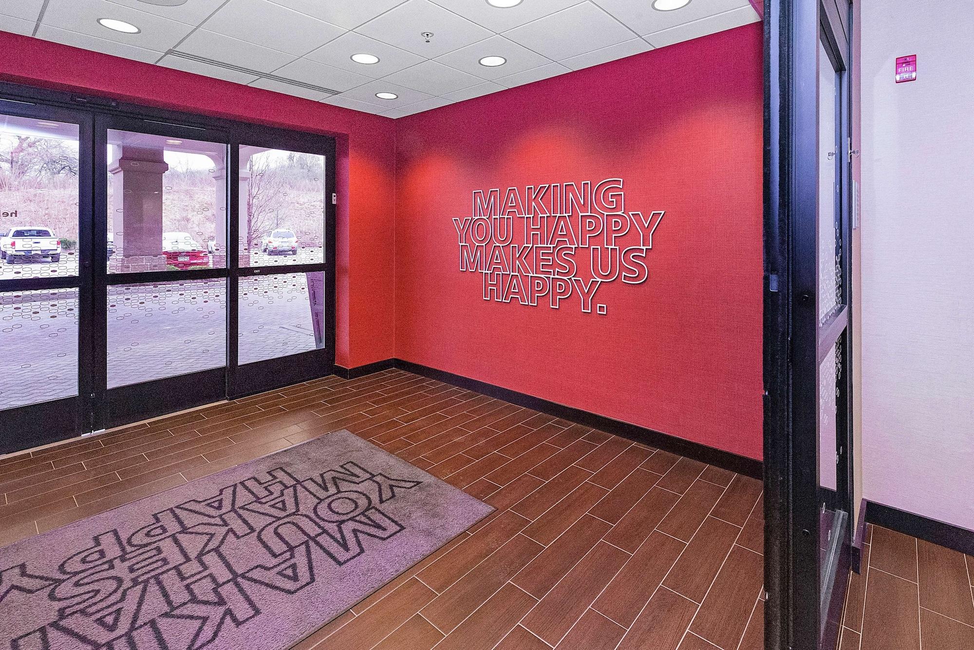 Vista Lobby Hampton Inn Waynesburg
