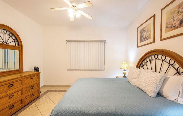Beach + Surf Lovers 2BR OCEANFRONT Family Friendly Condo Steps from the Sand - Hoteles con parque acuático en San Jose del Cabo, México