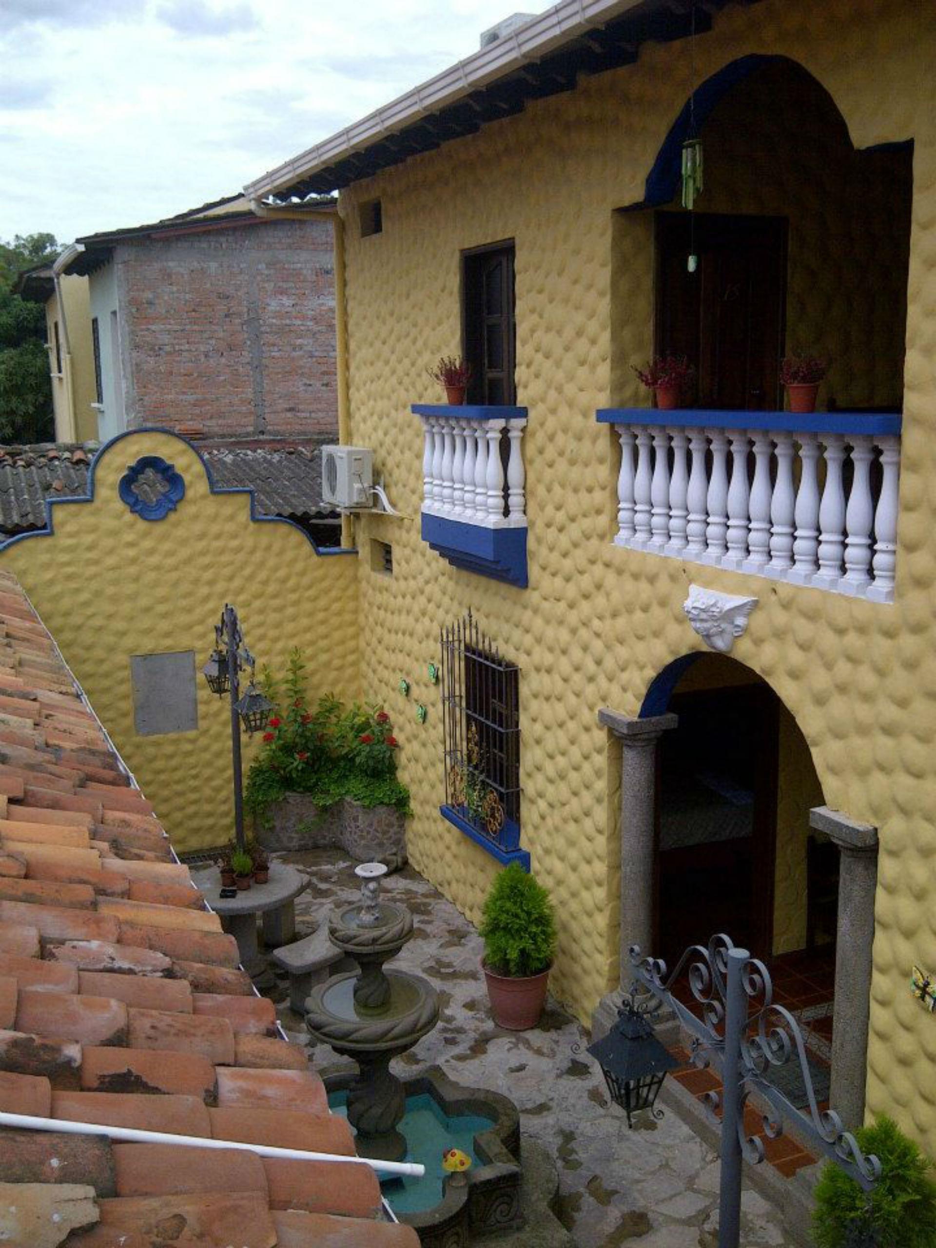 Vista Exterior Hotel La Caxa Real