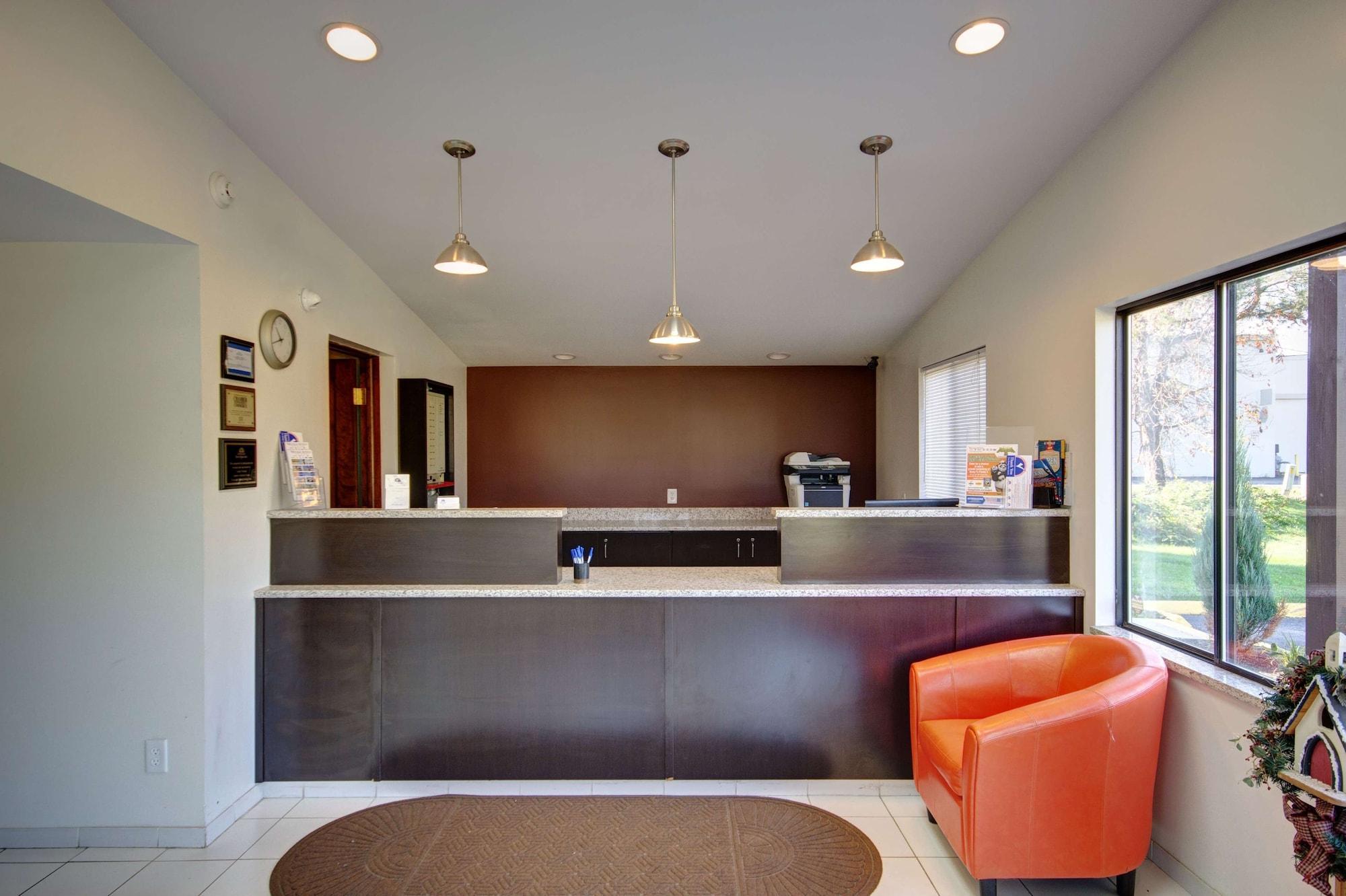 Vista Lobby Americas Best Value Inn Heath Newark