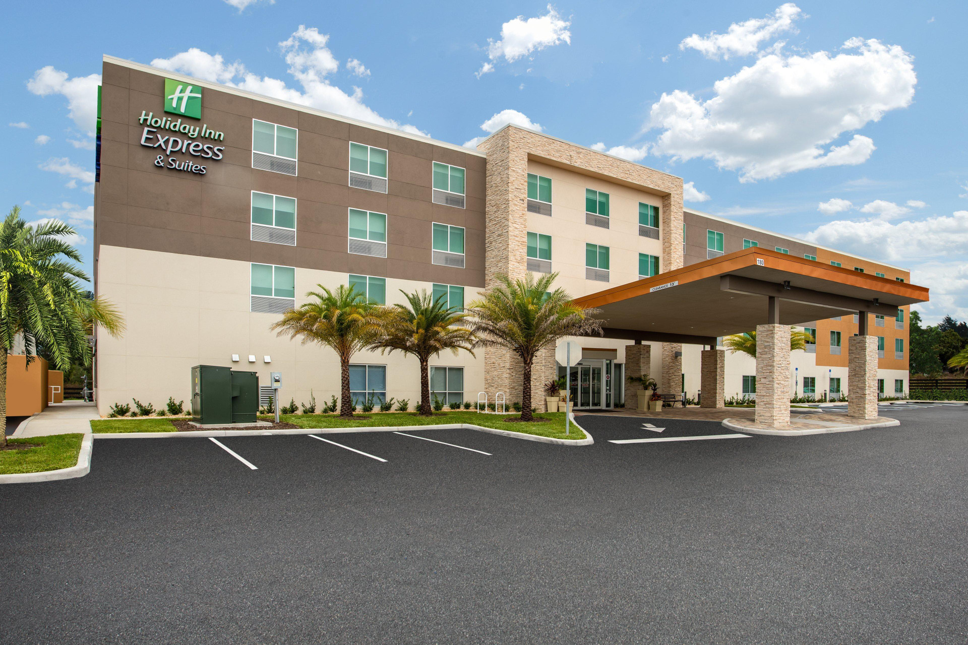 Vista Exterior Holiday Inn Express & Suites Deland South