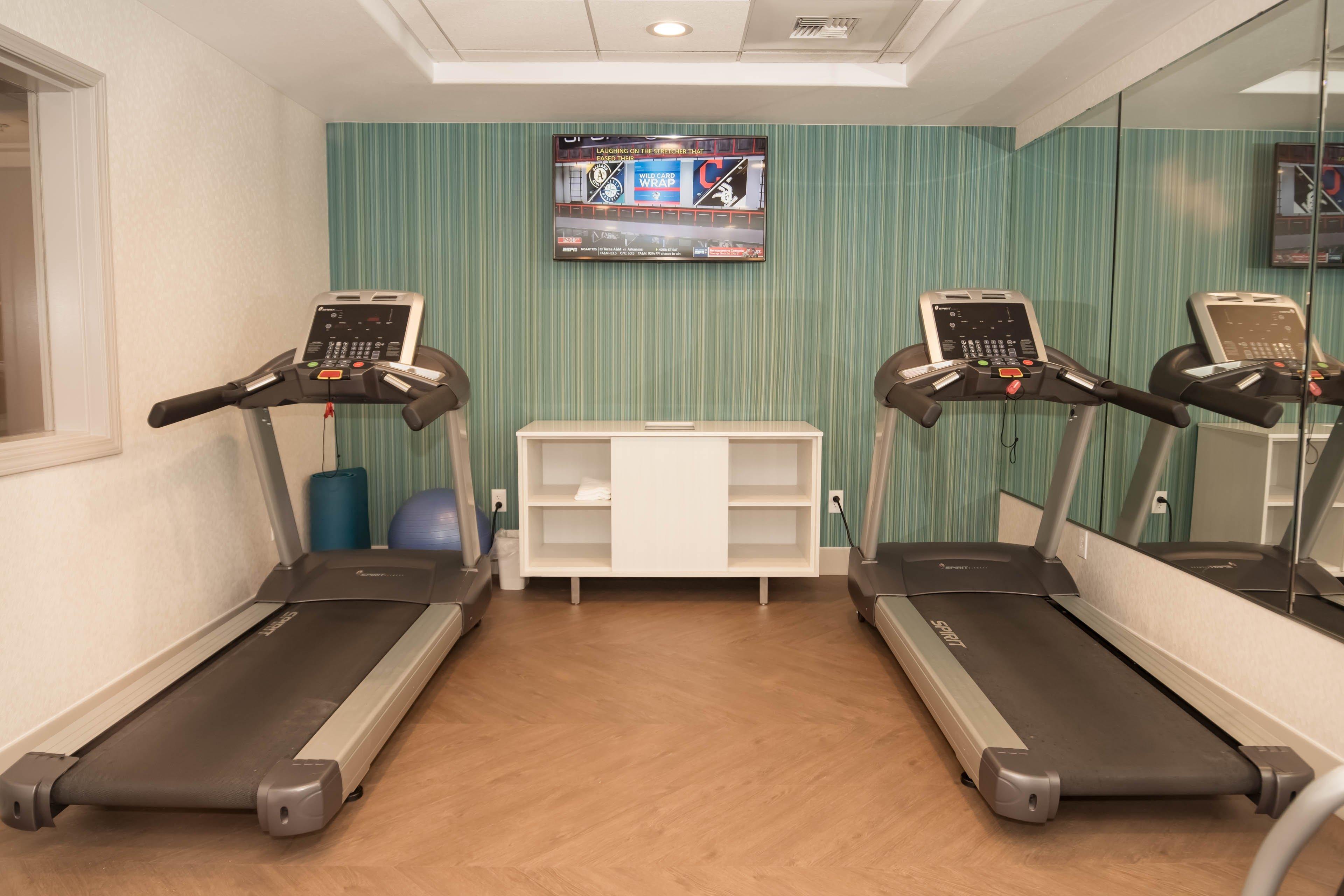Instalaciones Recreativas Holiday Inn Express and Suites PORTERVILLE