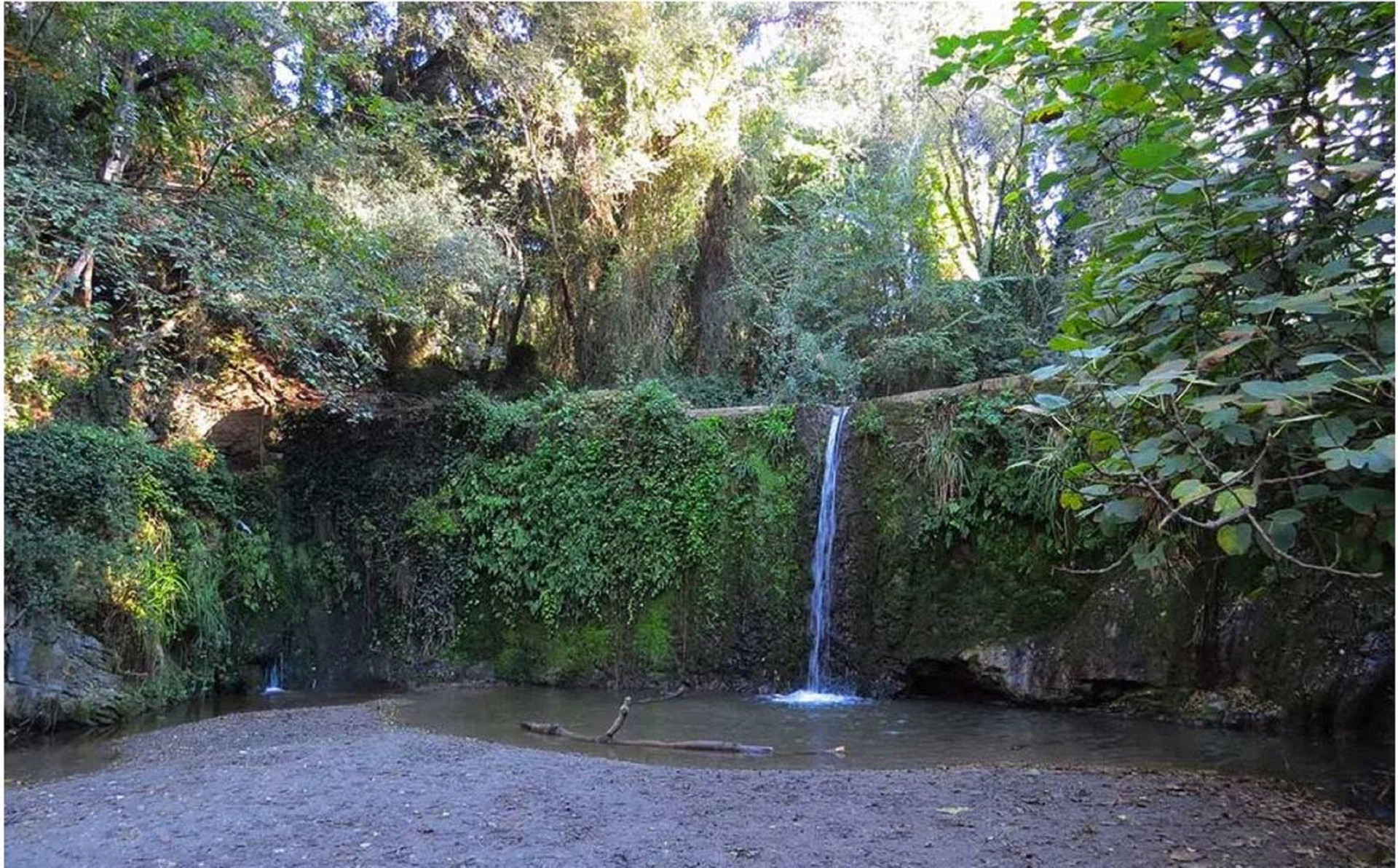 Vista Exterior Holiday Inn Express Barcelona - Molins de Rei by IHG