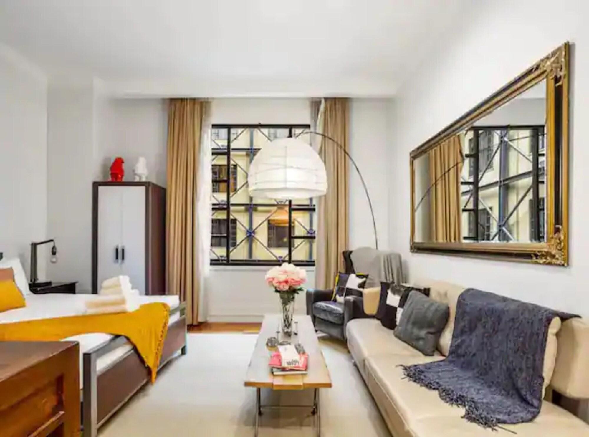 Variados (as) Stylish Studio With Pool And Gym