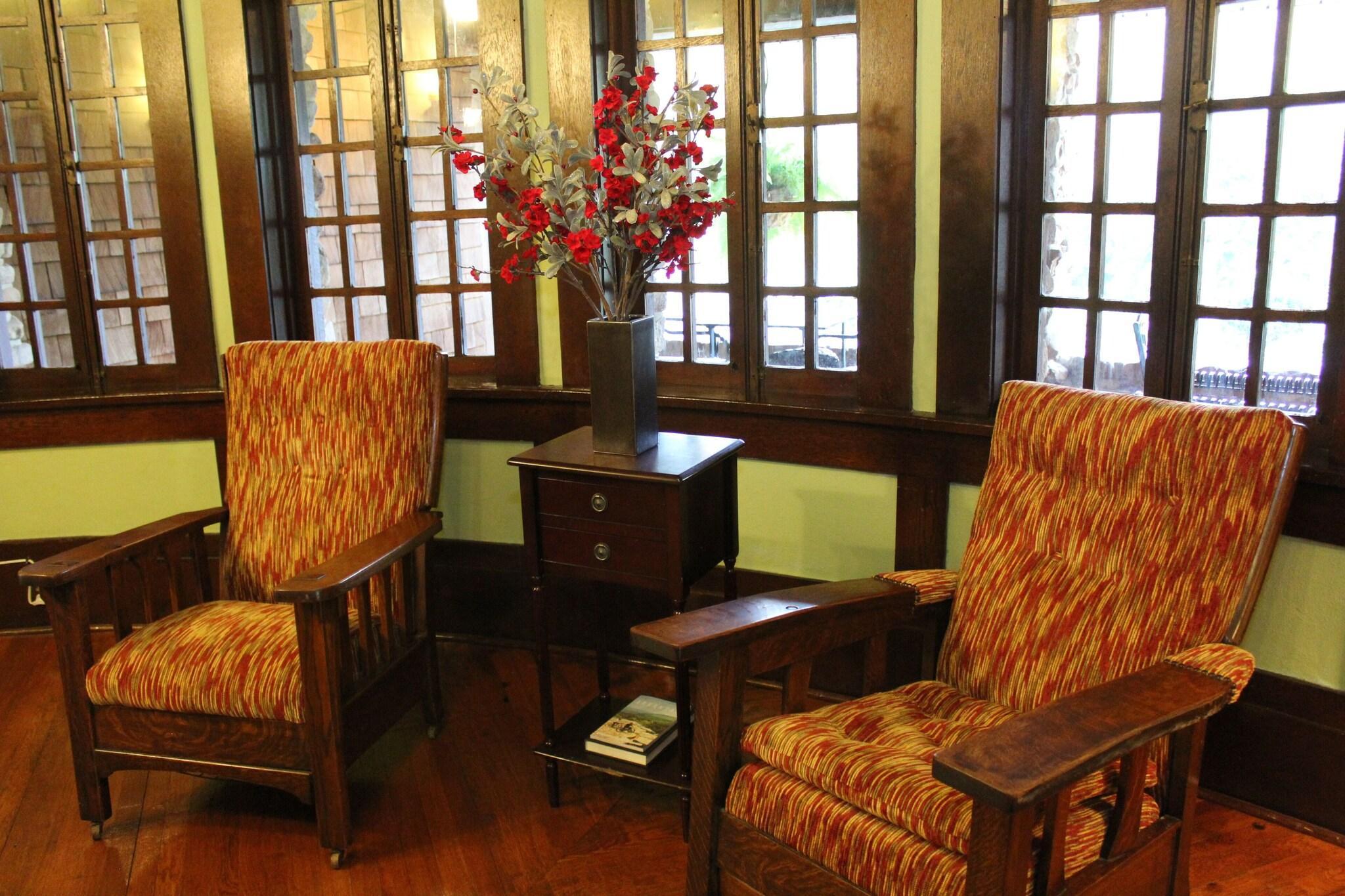 Vista Lobby Hilltop Manor Bed and Breakfast