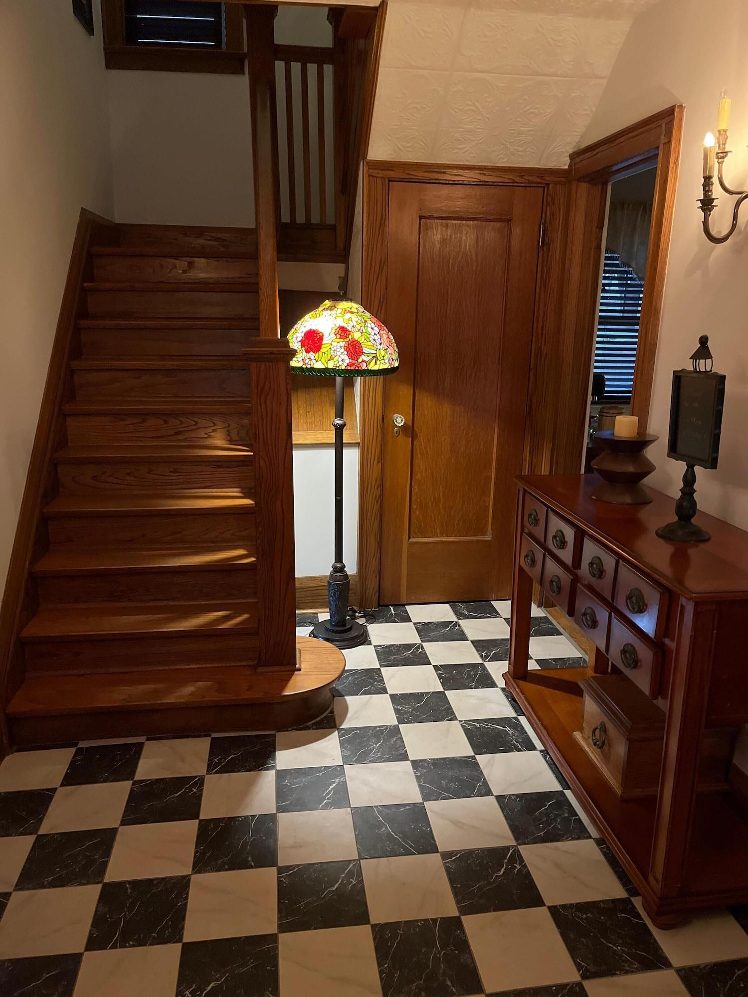 Varios Nicklin House