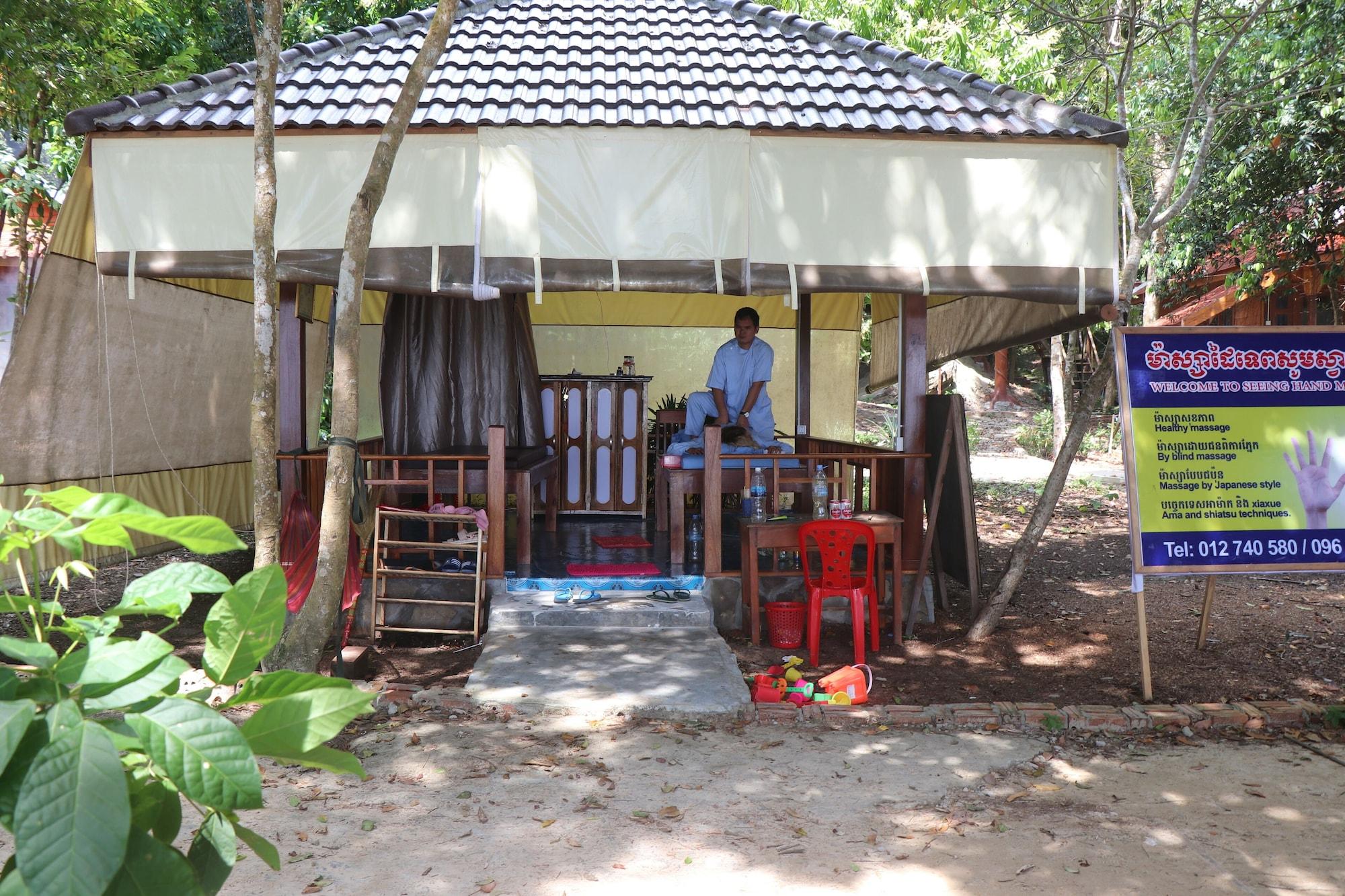 Spa Tree House Bungalows Resort