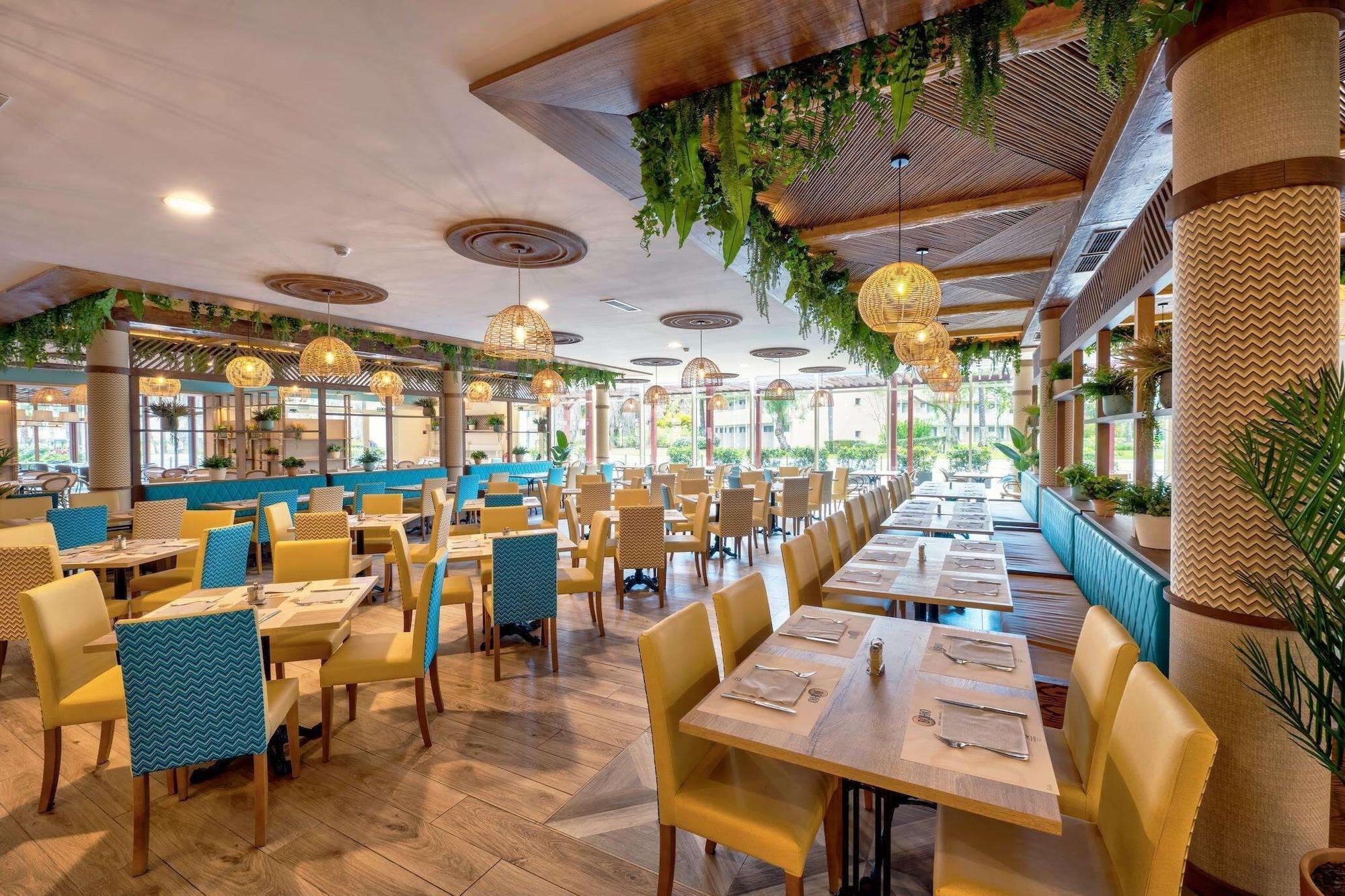 Restaurant PortAventura Hotel Caribe - Includes unlimited access to PortAventura Park & 1 access to Ferrari Land