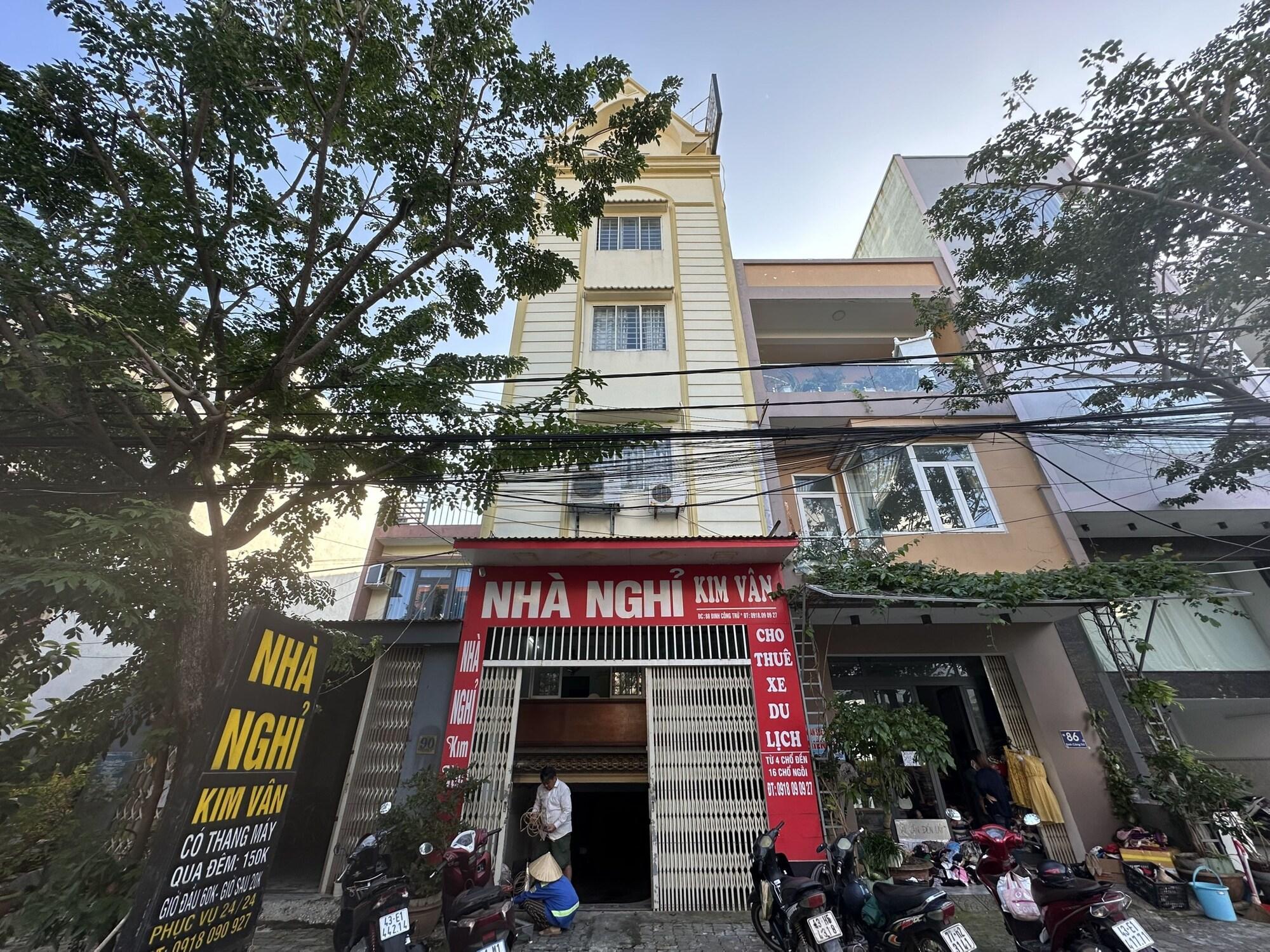 Varios OYO 1220 Nha Nghi Kim Van