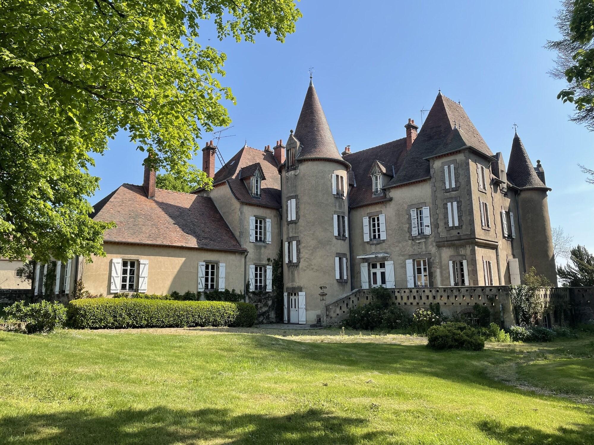 Varios Chateau de Bruges