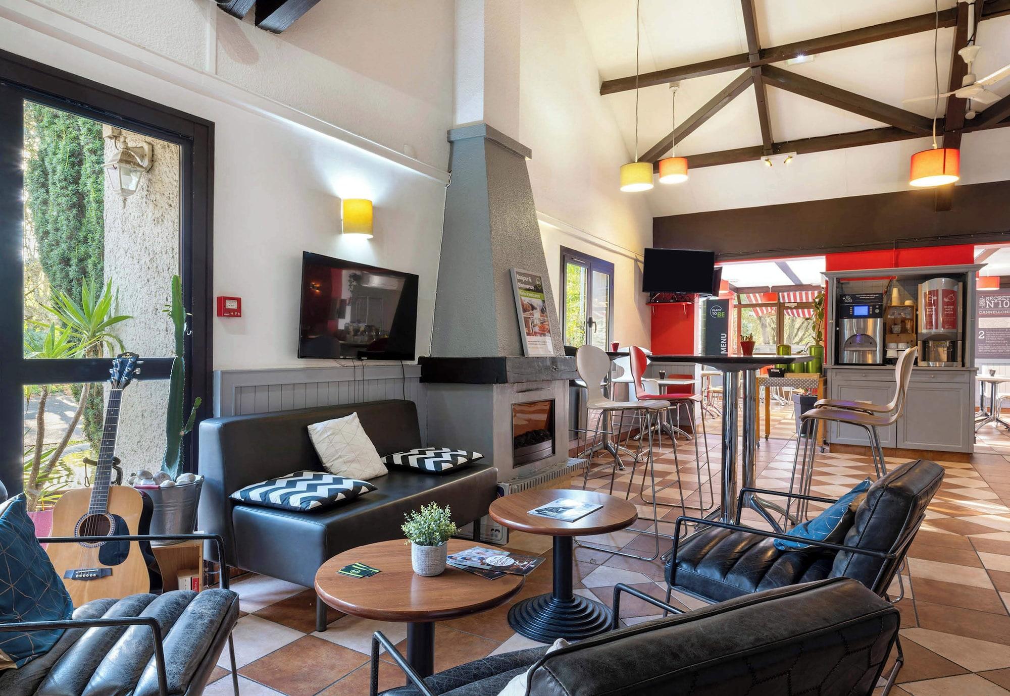 Vista Lobby B&B HOTEL Niort Sud Venise Verte
