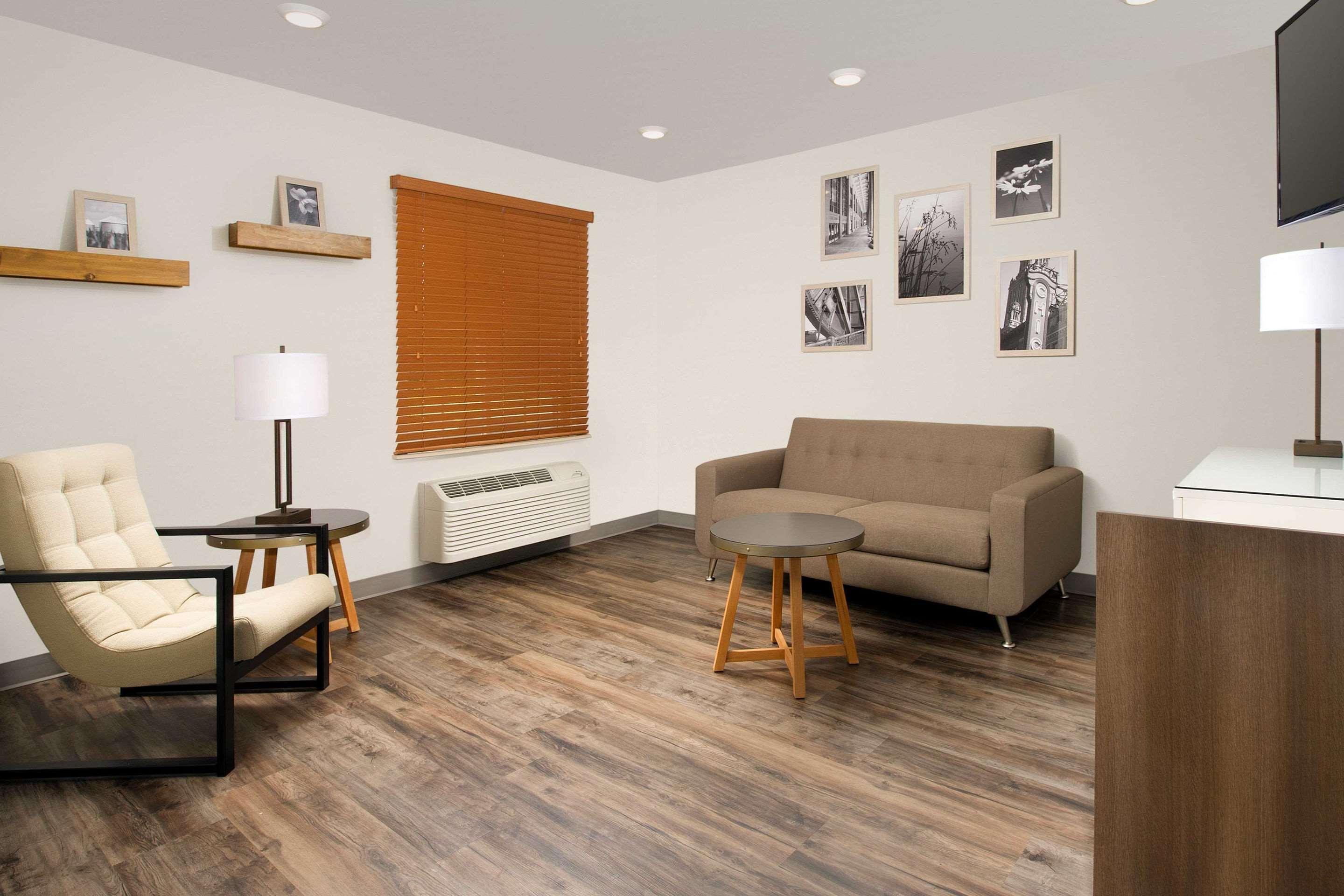 Vista Lobby WoodSpring Suites Chicago Darien