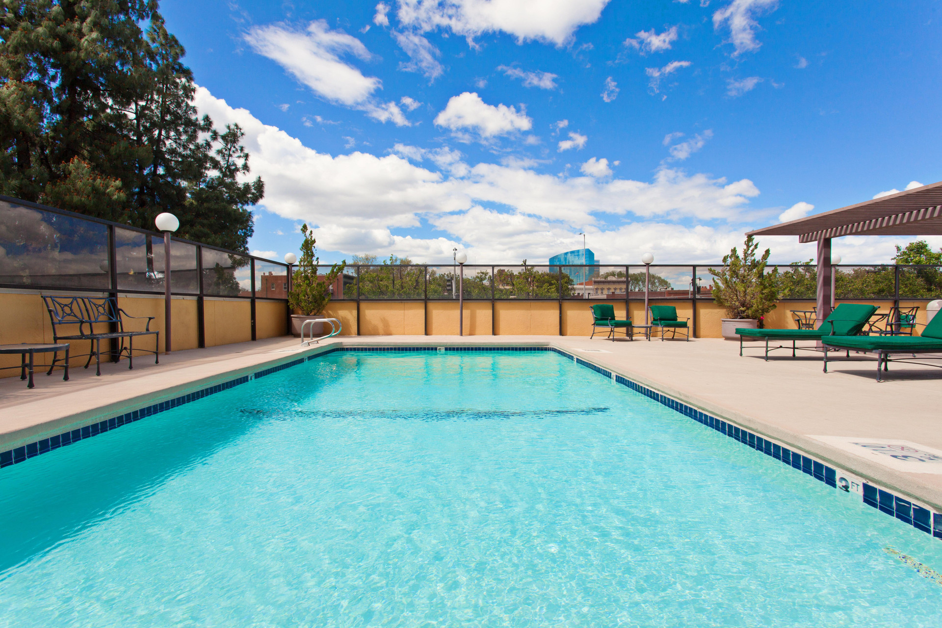Vista Piscina Holiday Inn Sacramento Downtown-Arena by IHG