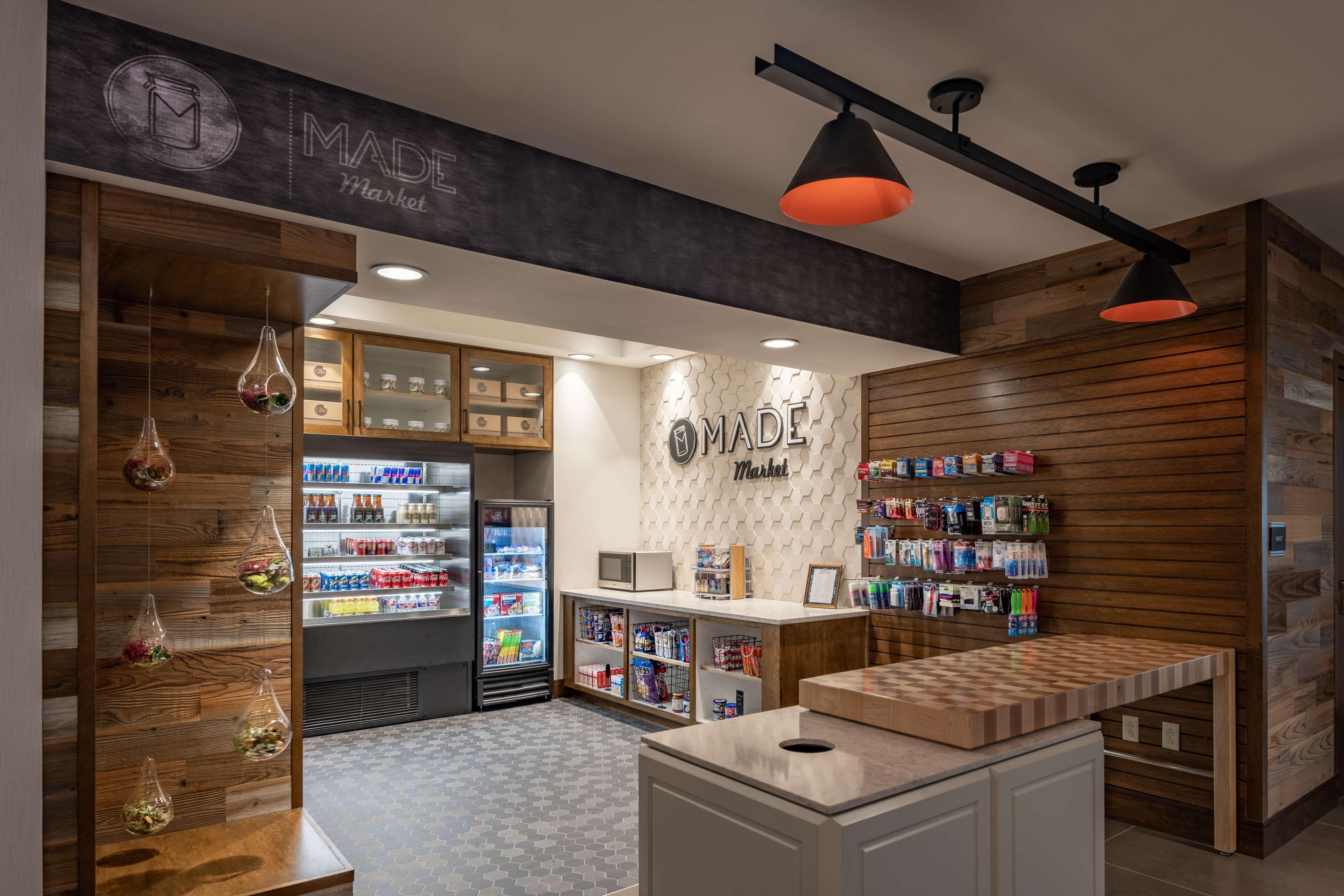 Restaurant DoubleTree by Hilton Dallas - Farmers Branch