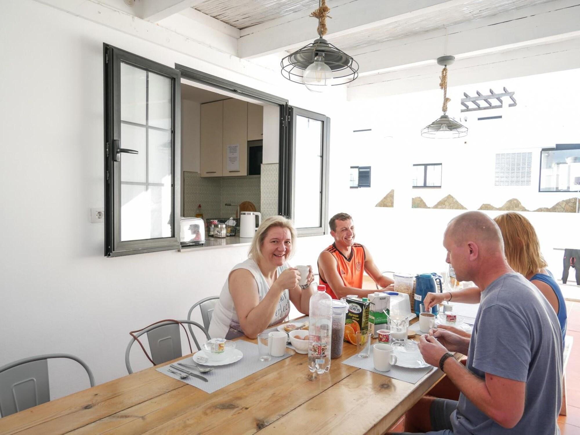 Restaurant Surfers Retreat - Hostel - Adults Only