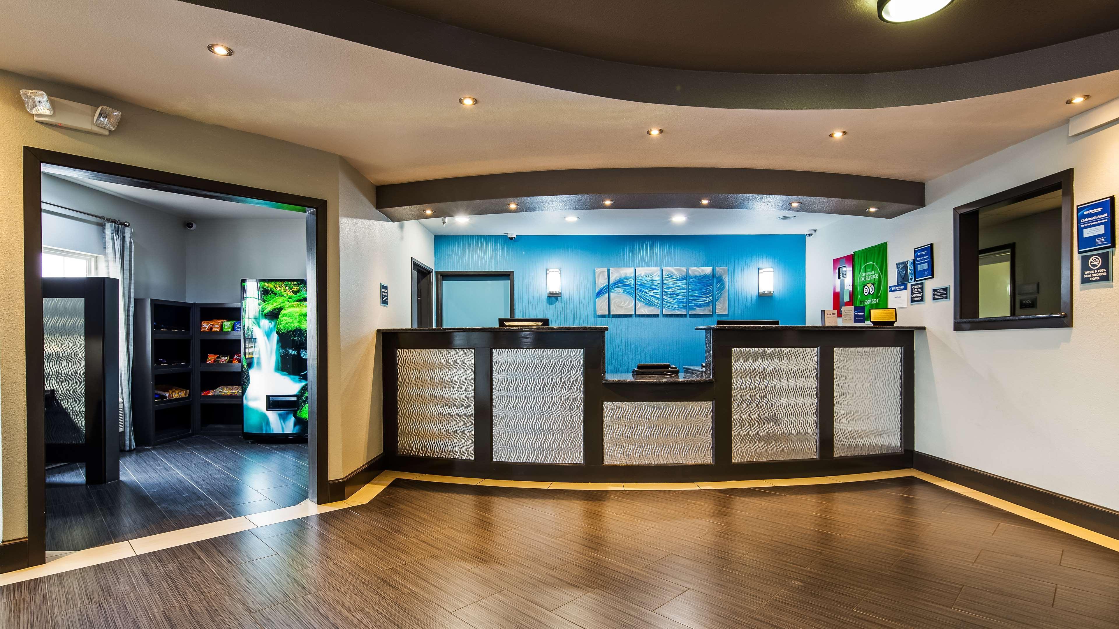 Vista Lobby Best Western Mt.Vernon Inn