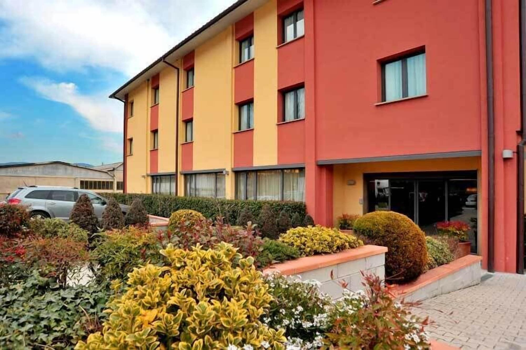 Varios Inn Hotel
