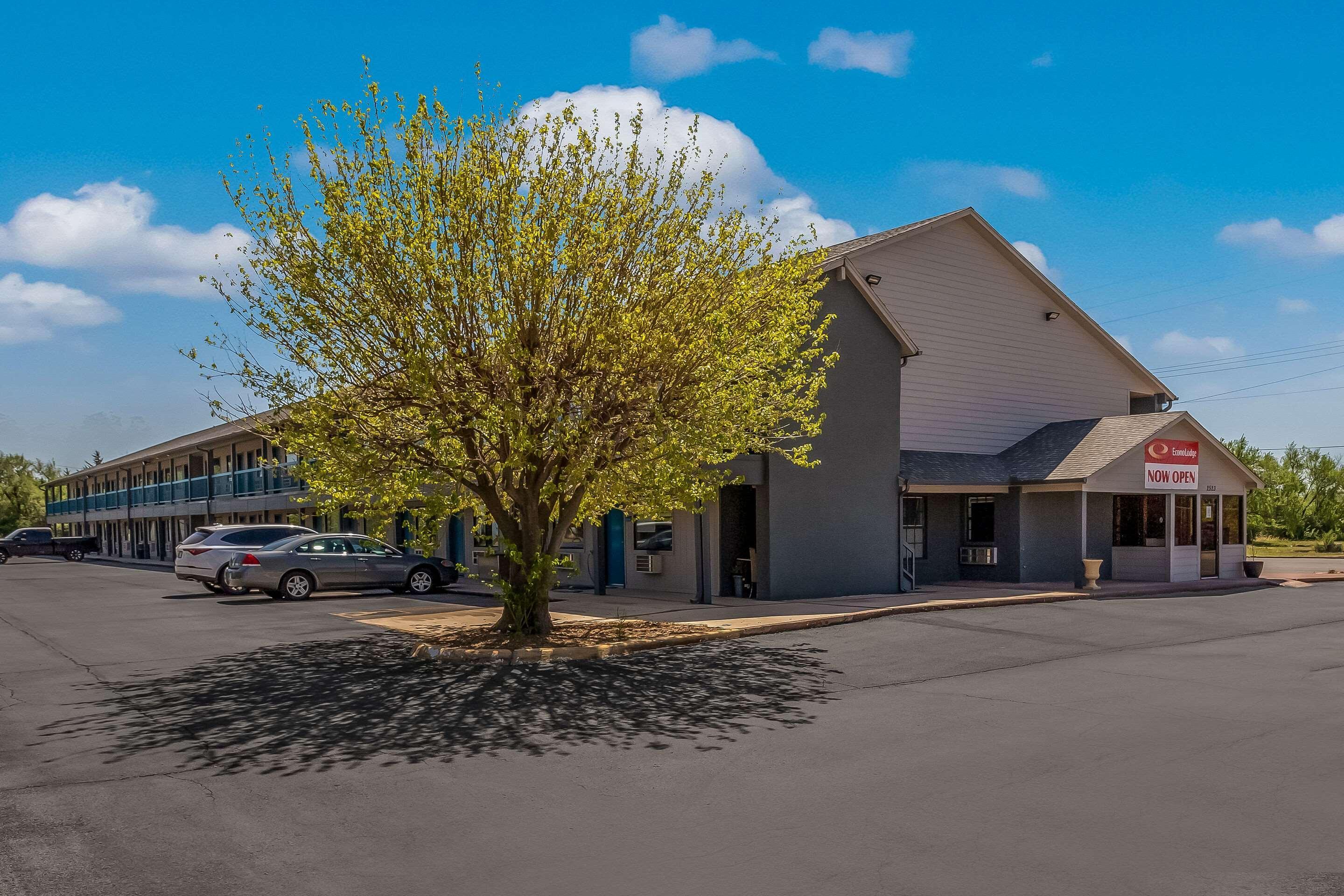 Vista Exterior Econo Lodge Inn & Suites