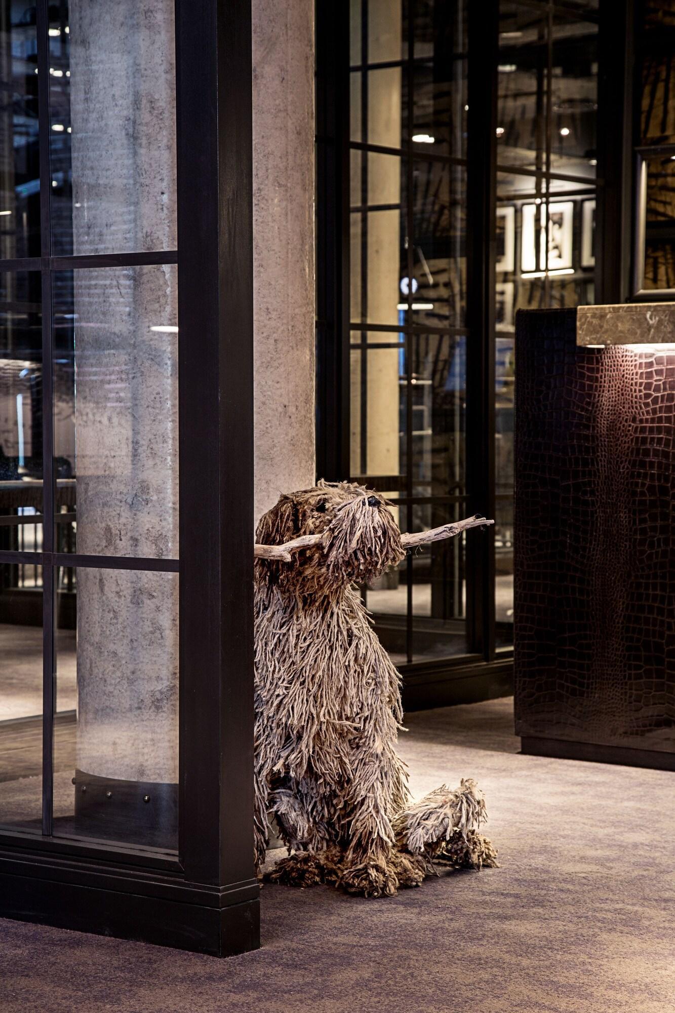 Vista Lobby Dakota Leeds