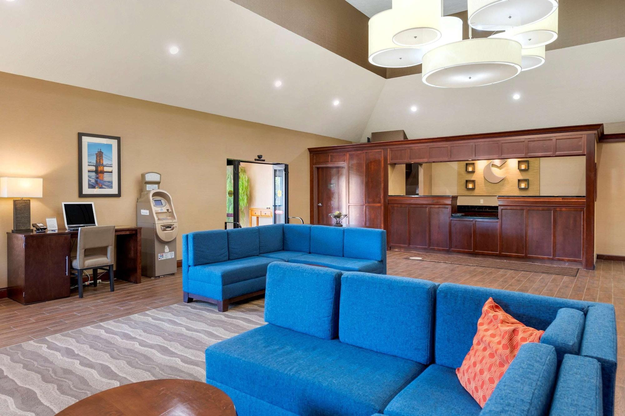 Vista Lobby Comfort Inn & Suites Cincinnati Eastgate