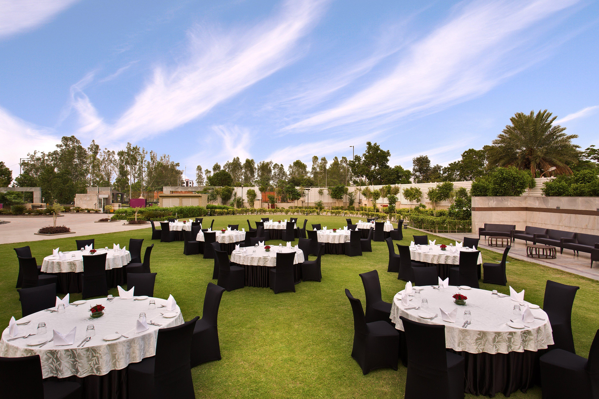 Vista Lobby Crowne Plaza Greater Noida by IHG